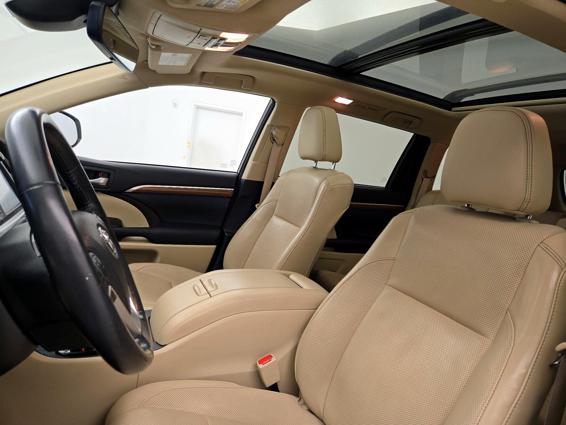 Thumbnail: 2017 Toyota Highlander - 19