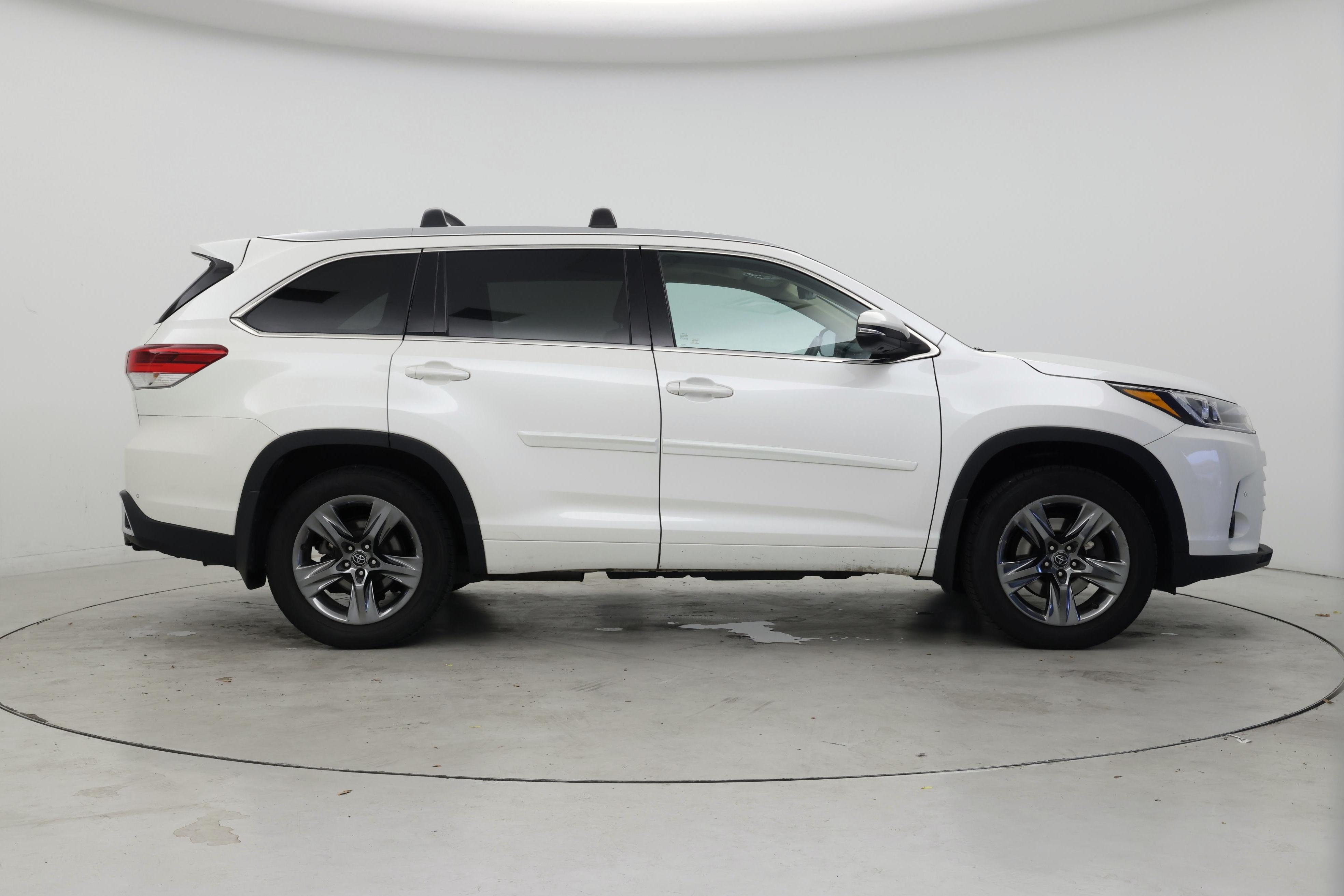 Thumbnail: 2017 Toyota Highlander - 7