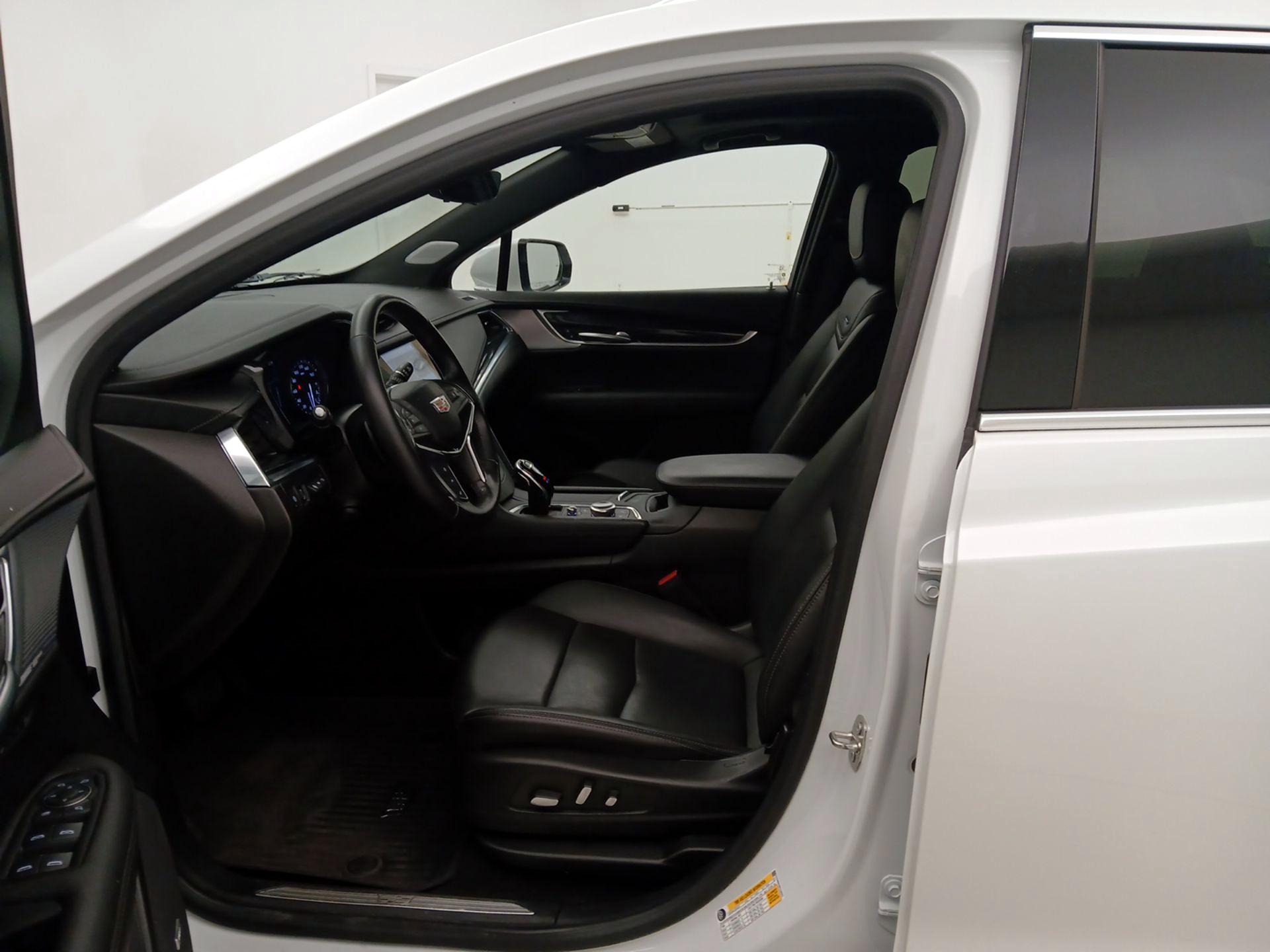 Thumbnail: 2023 Cadillac XT5 - 11