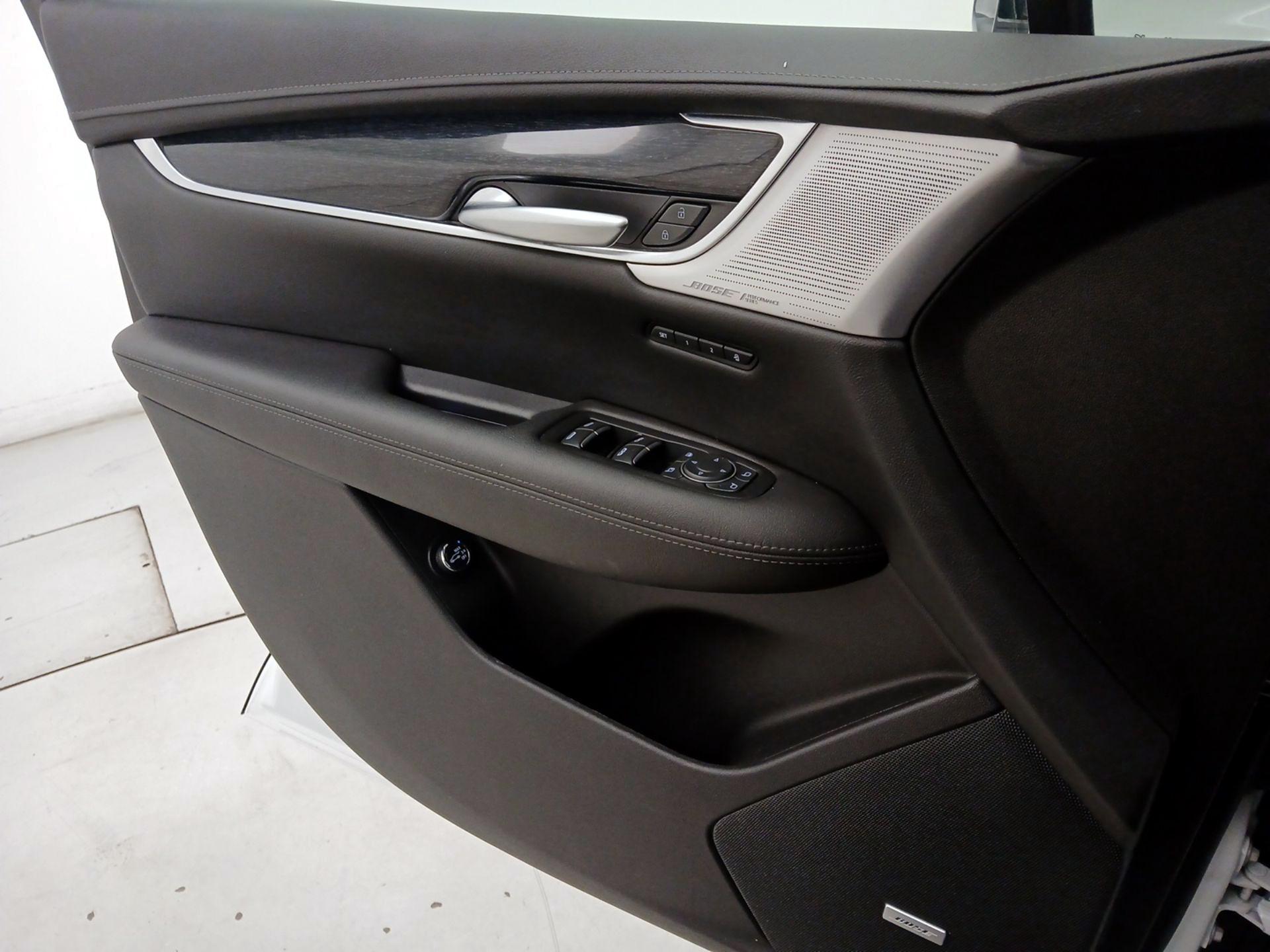 Thumbnail: 2023 Cadillac XT5 - 12