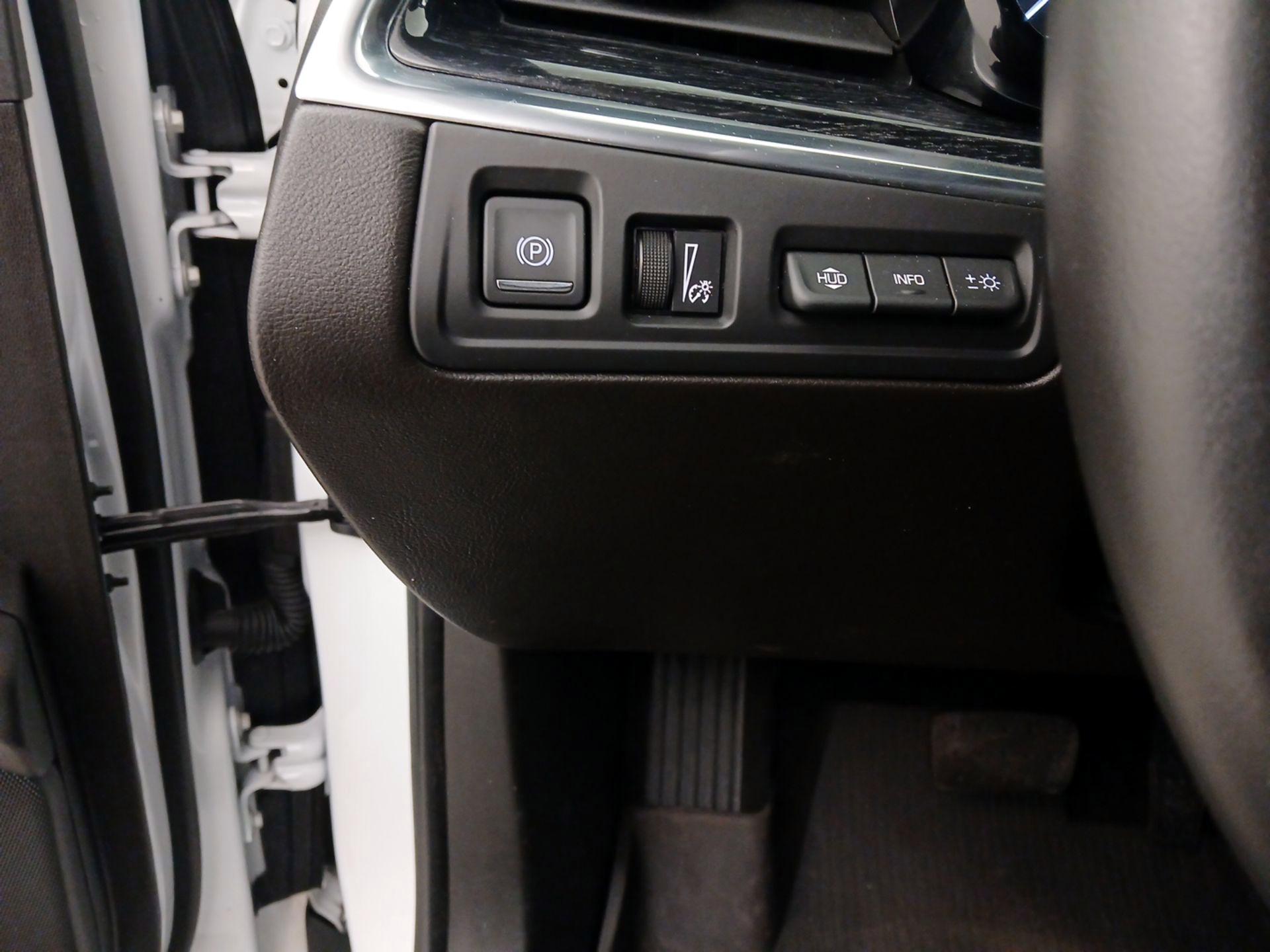 Thumbnail: 2023 Cadillac XT5 - 13