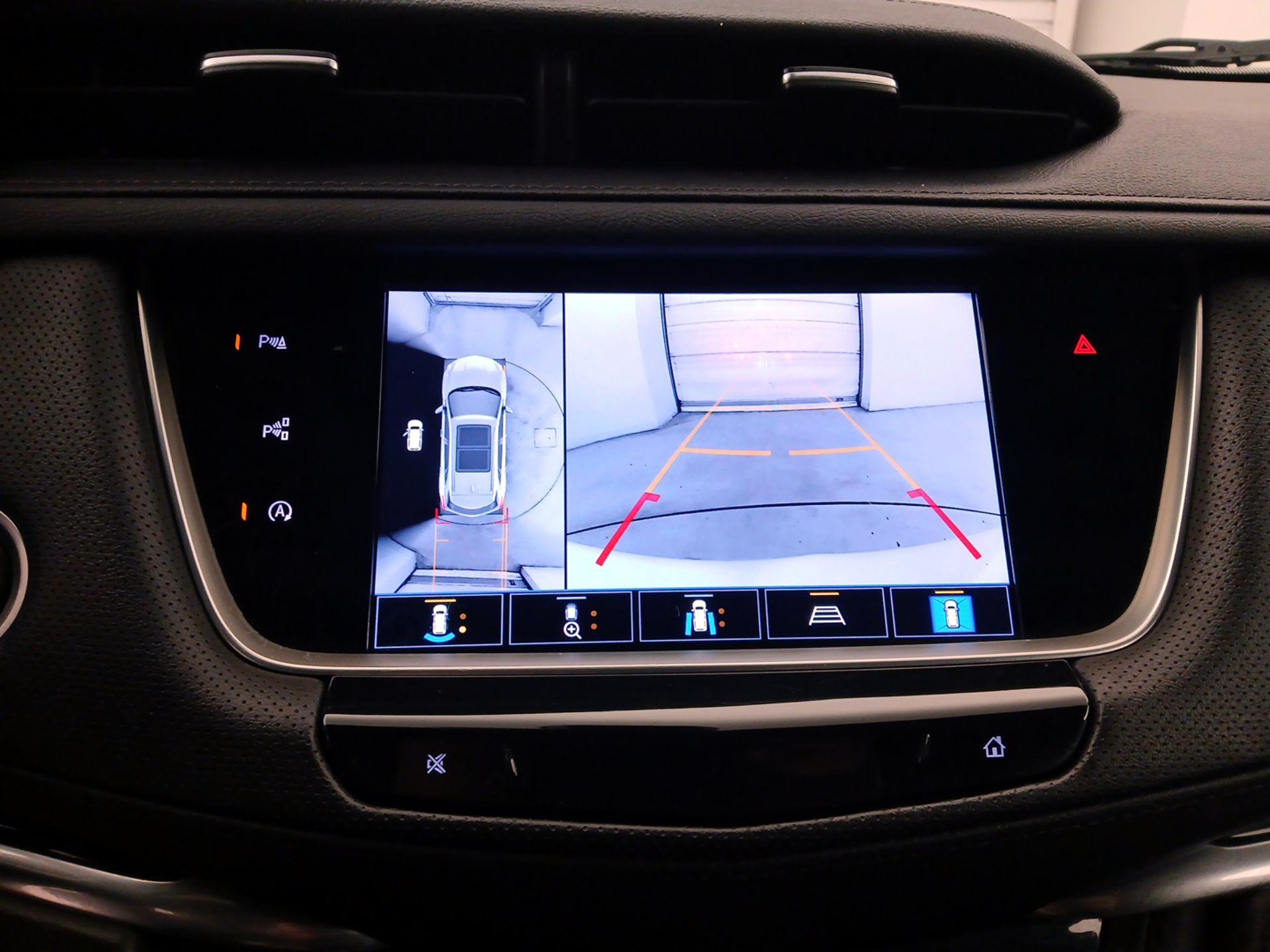 Thumbnail: 2023 Cadillac XT5 - 15