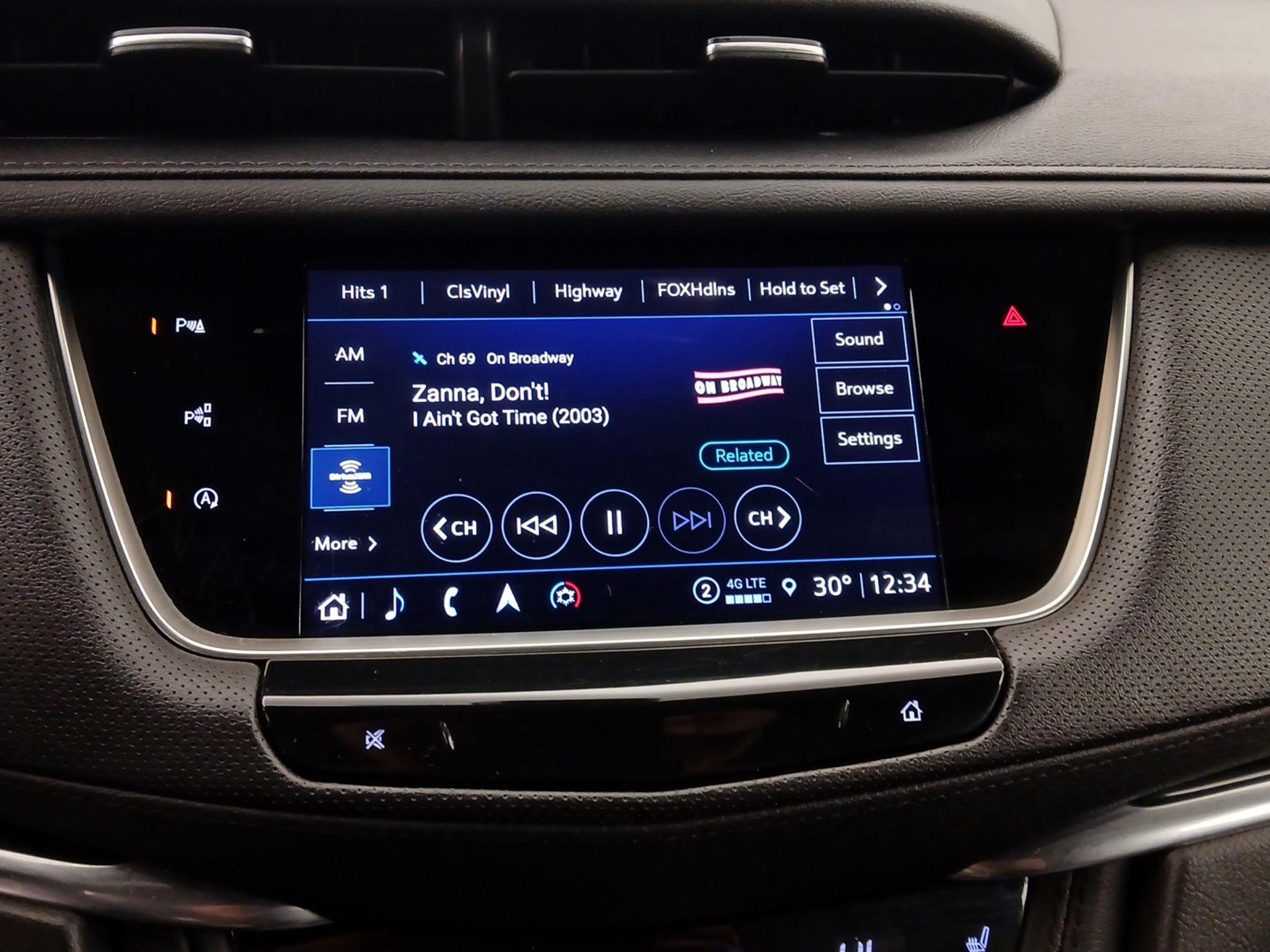 Thumbnail: 2023 Cadillac XT5 - 16