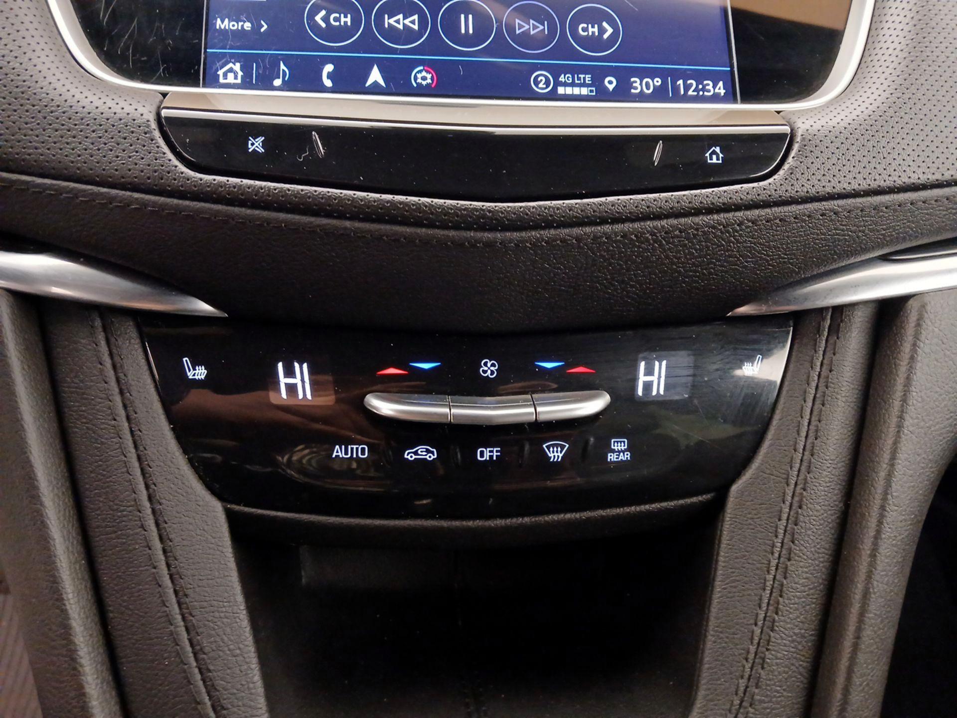 Thumbnail: 2023 Cadillac XT5 - 17