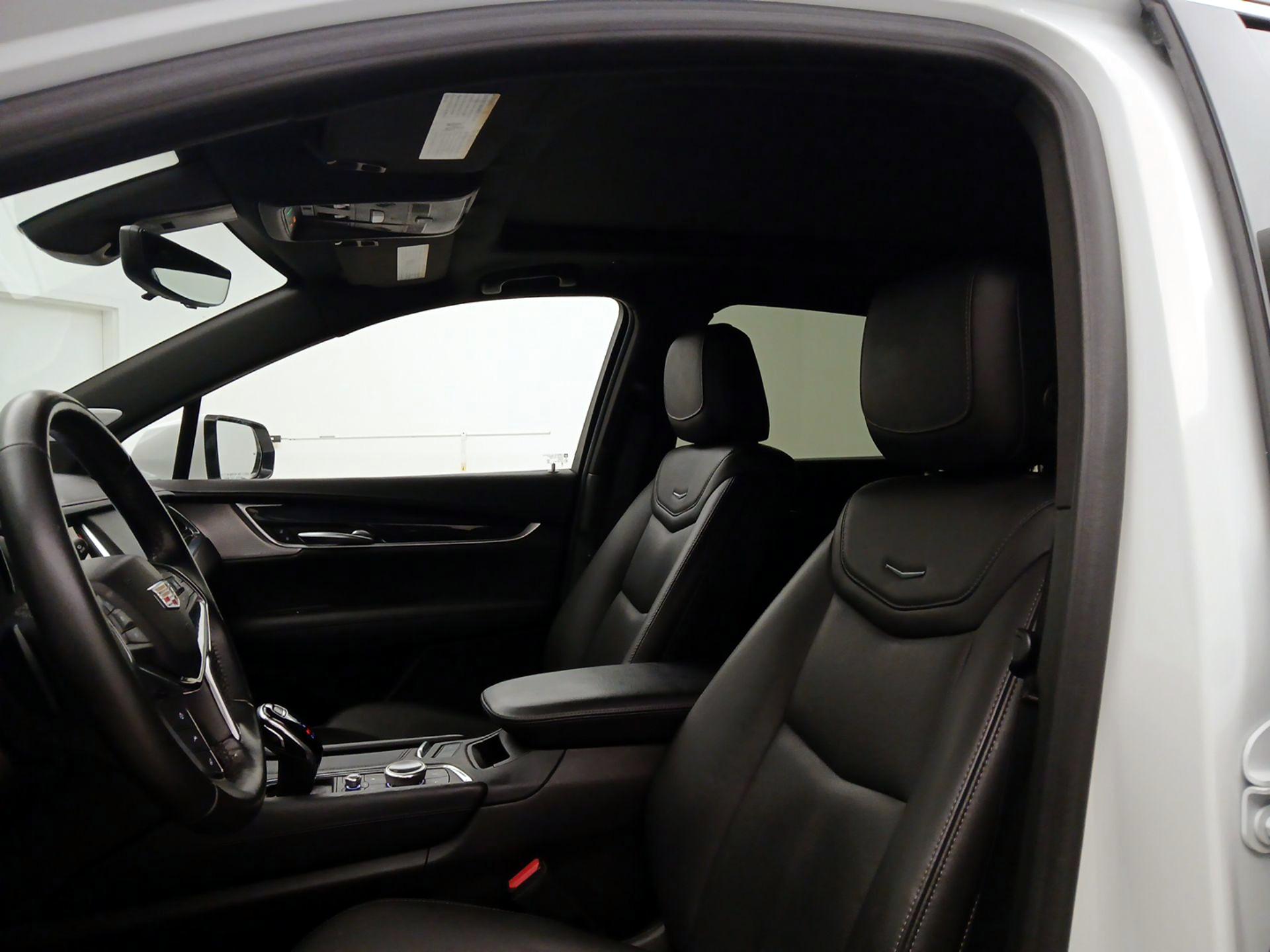 Thumbnail: 2023 Cadillac XT5 - 19