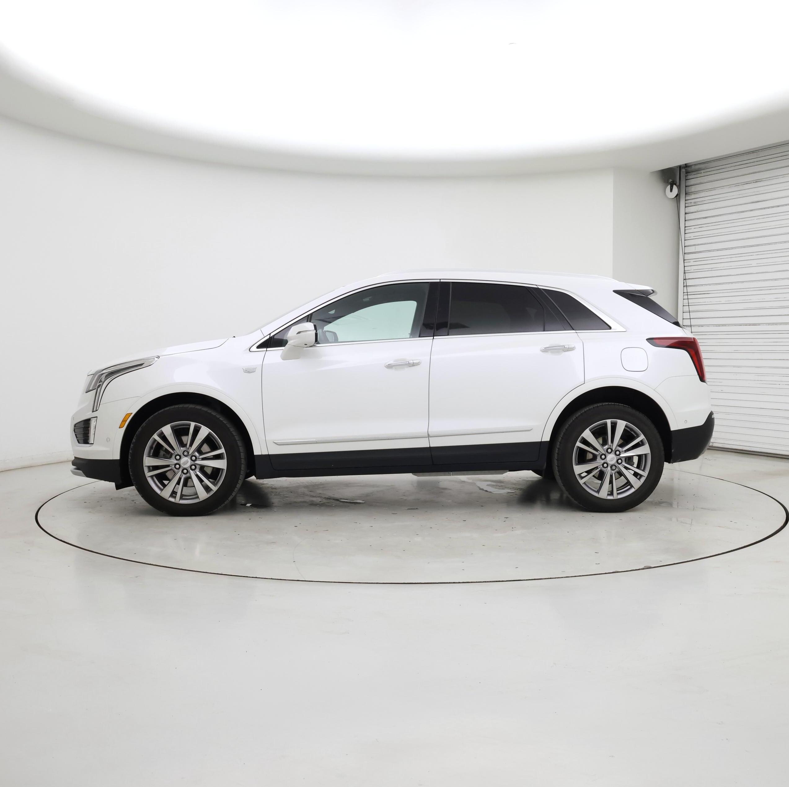 Thumbnail: 2023 Cadillac XT5 - 3