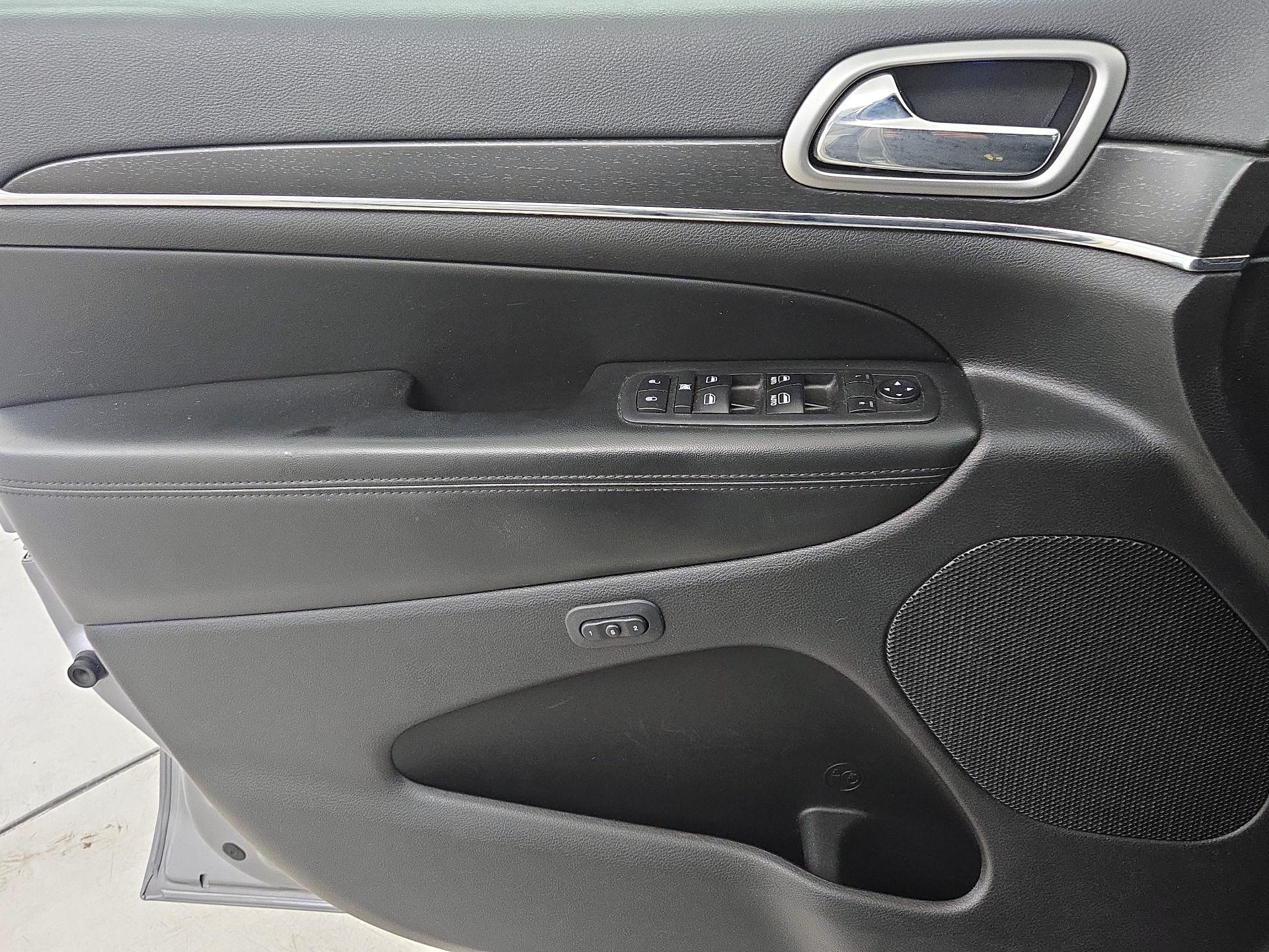 Thumbnail: 2018 Jeep Grand Cherokee - 12