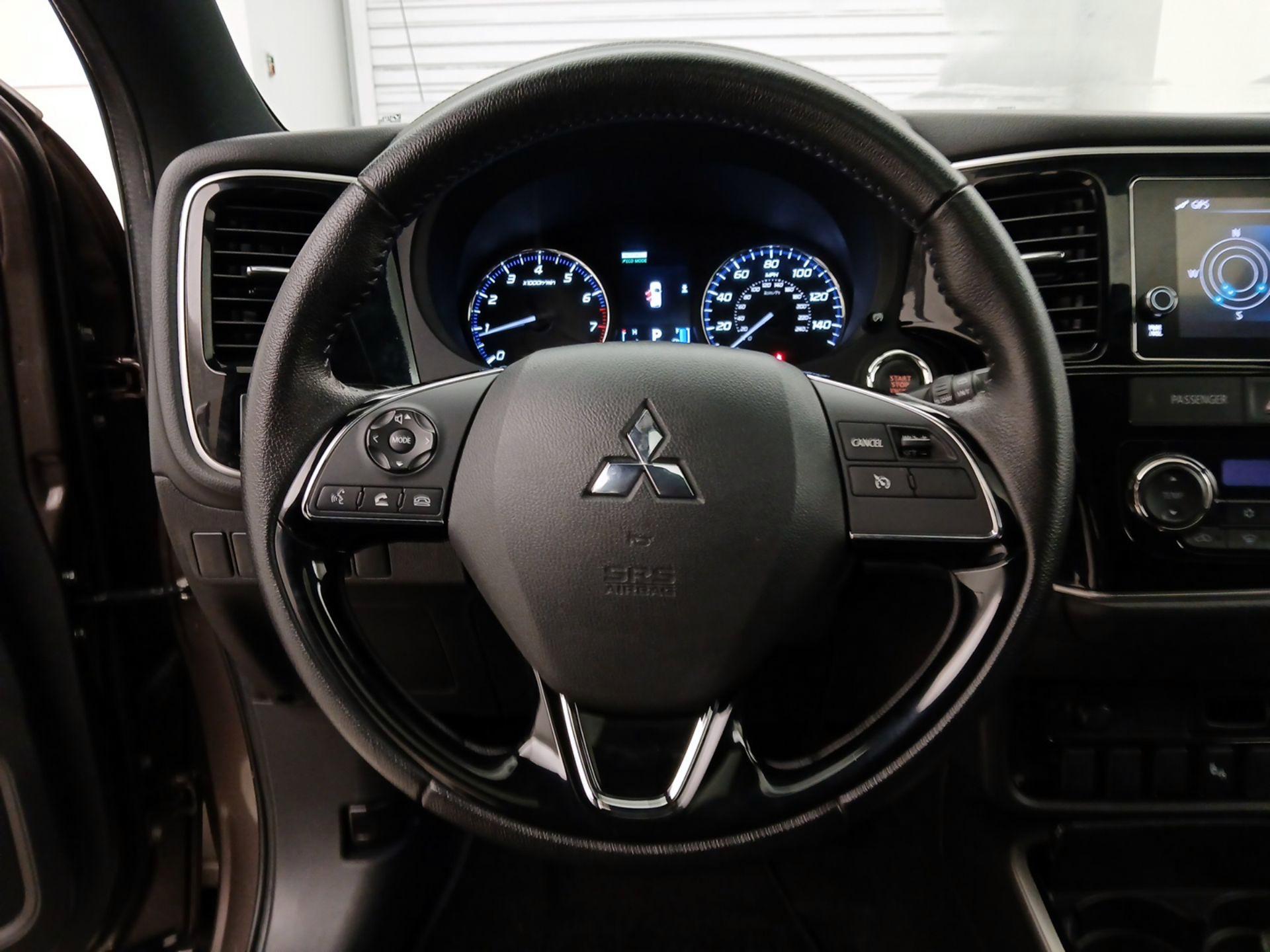 Thumbnail: 2018 Mitsubishi Outlander - 10