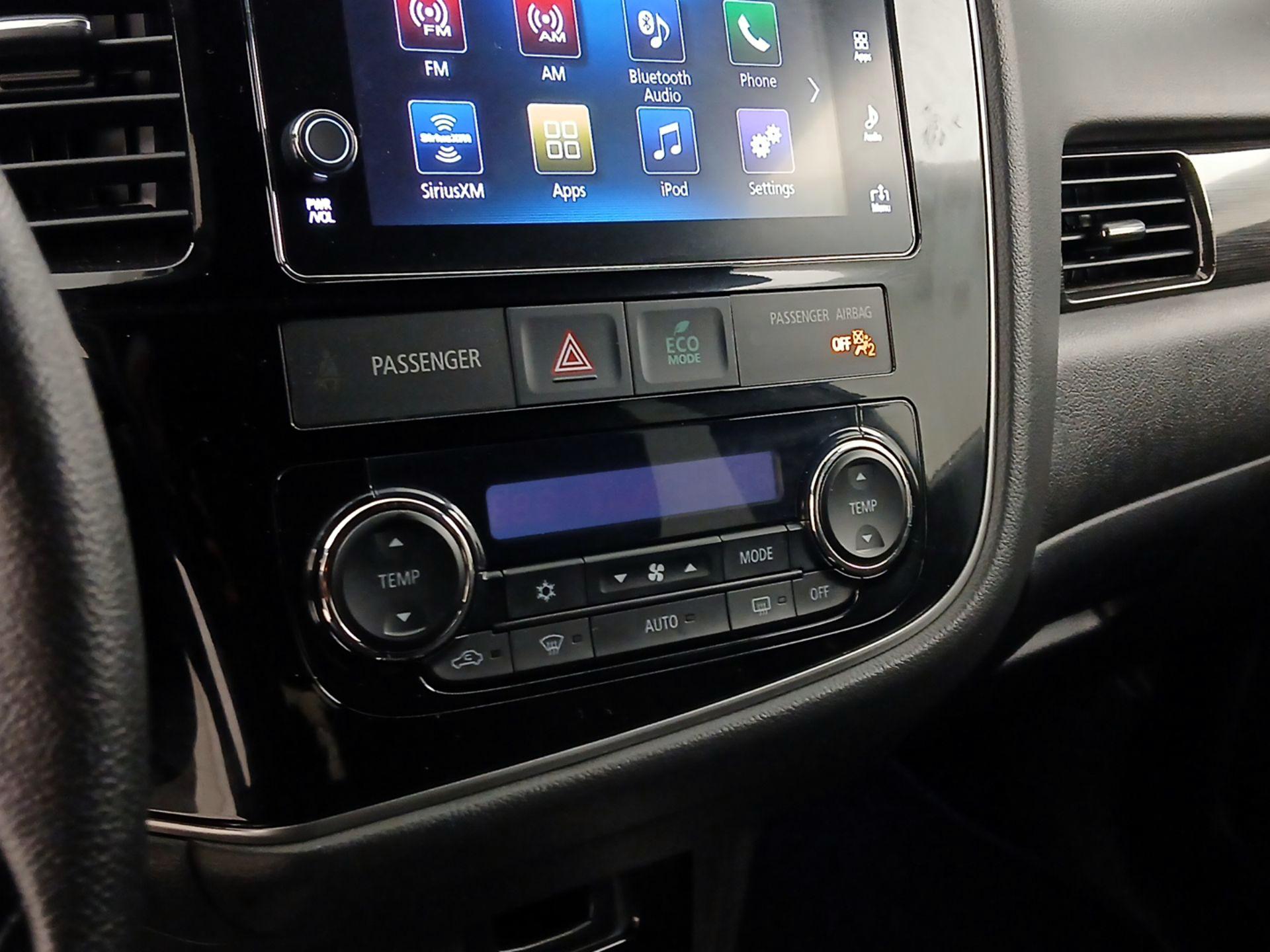 Thumbnail: 2018 Mitsubishi Outlander - 17