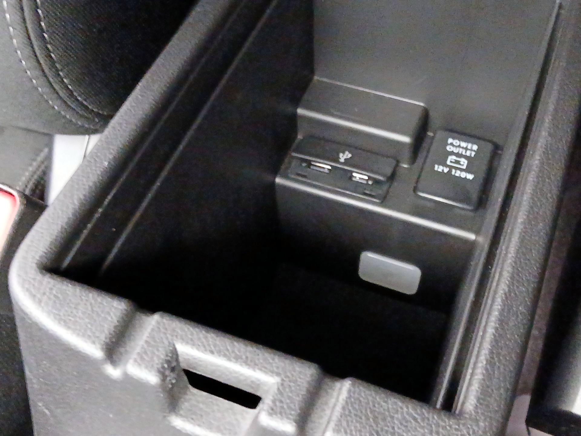 Thumbnail: 2018 Mitsubishi Outlander - 19