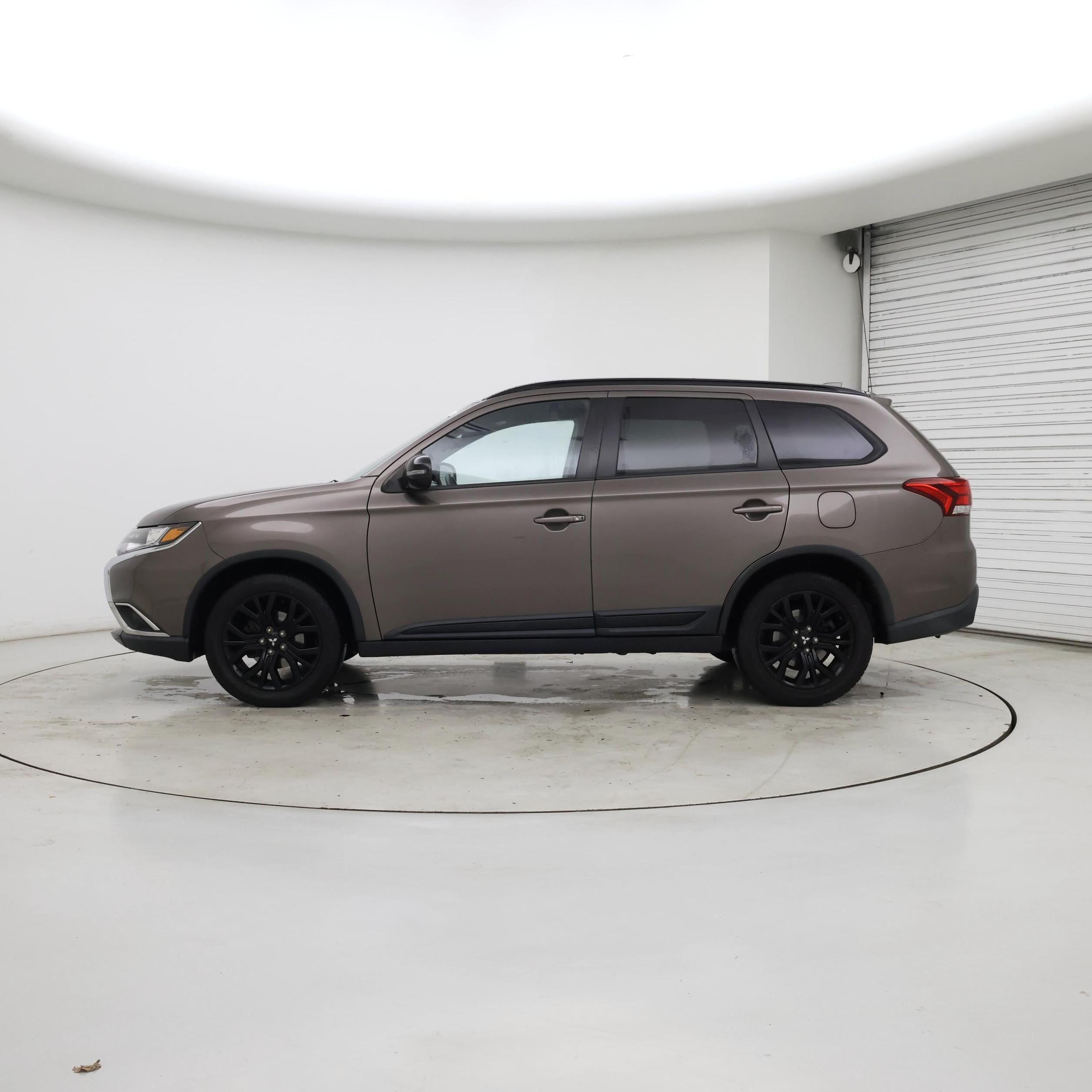 Thumbnail: 2018 Mitsubishi Outlander - 3