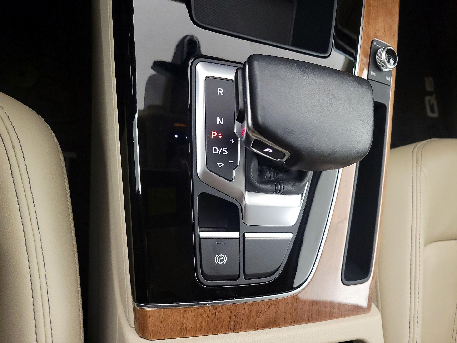 Thumbnail: 2023 Audi Q5 - 17