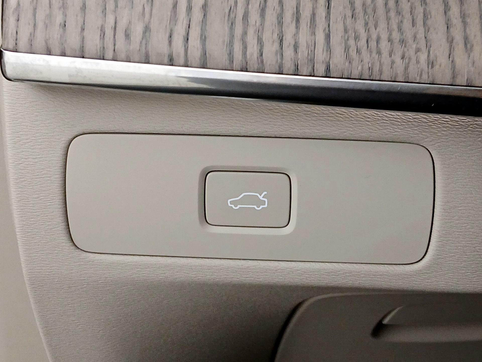 Thumbnail: 2024 Volvo XC90 - 13