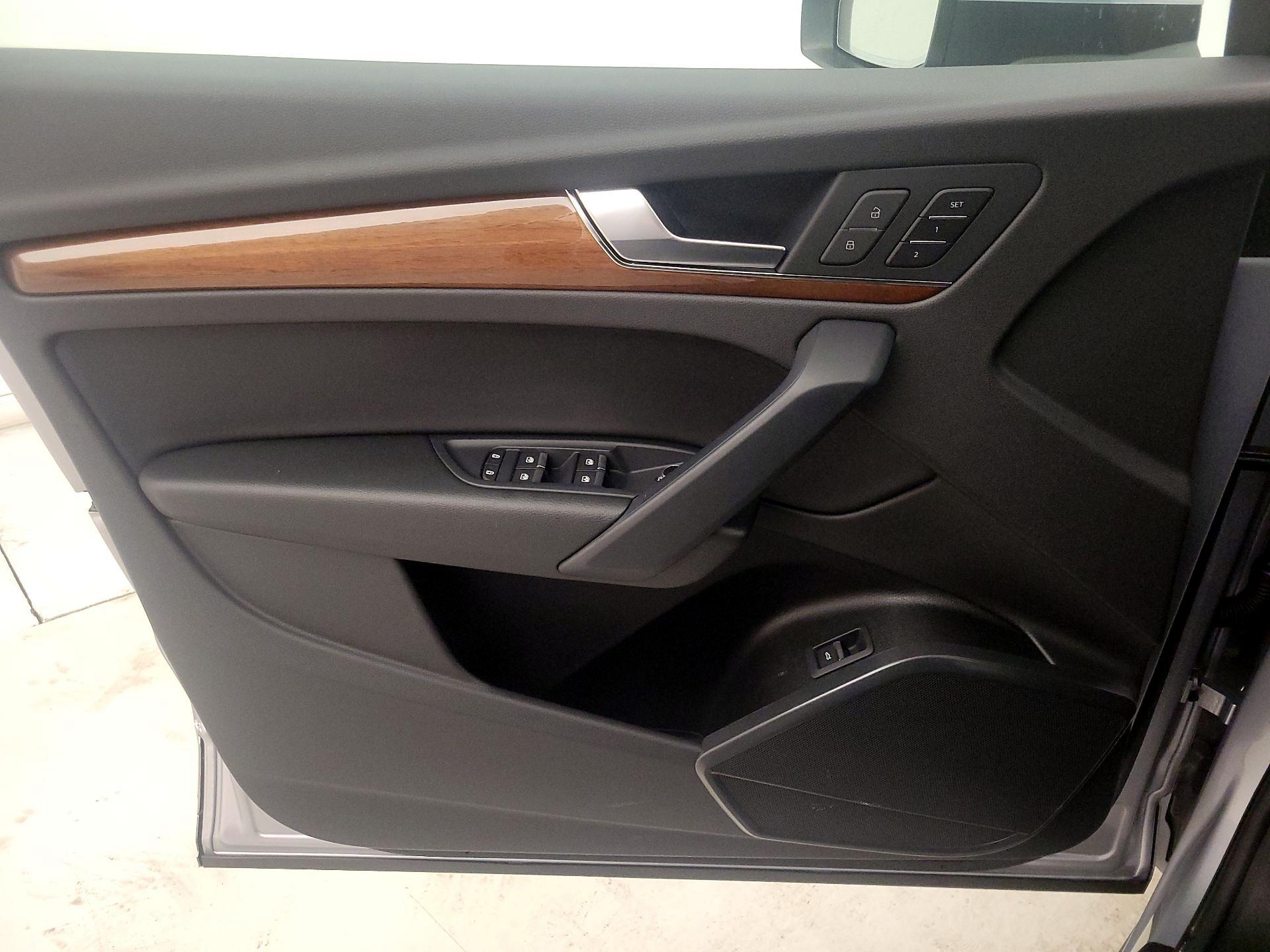 Thumbnail: 2023 Audi Q5 - 12