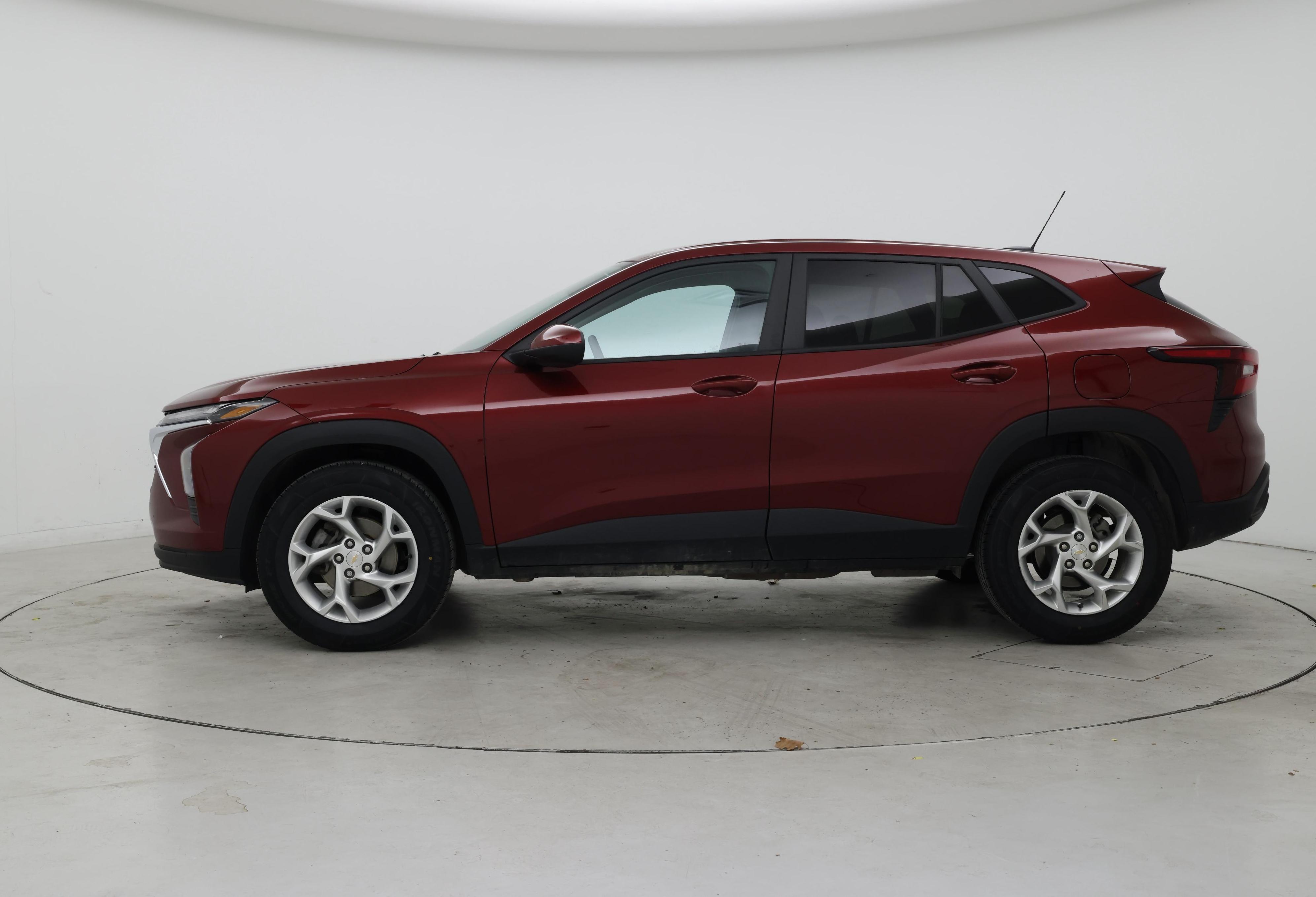 Thumbnail: 2024 Chevrolet Trax - 3