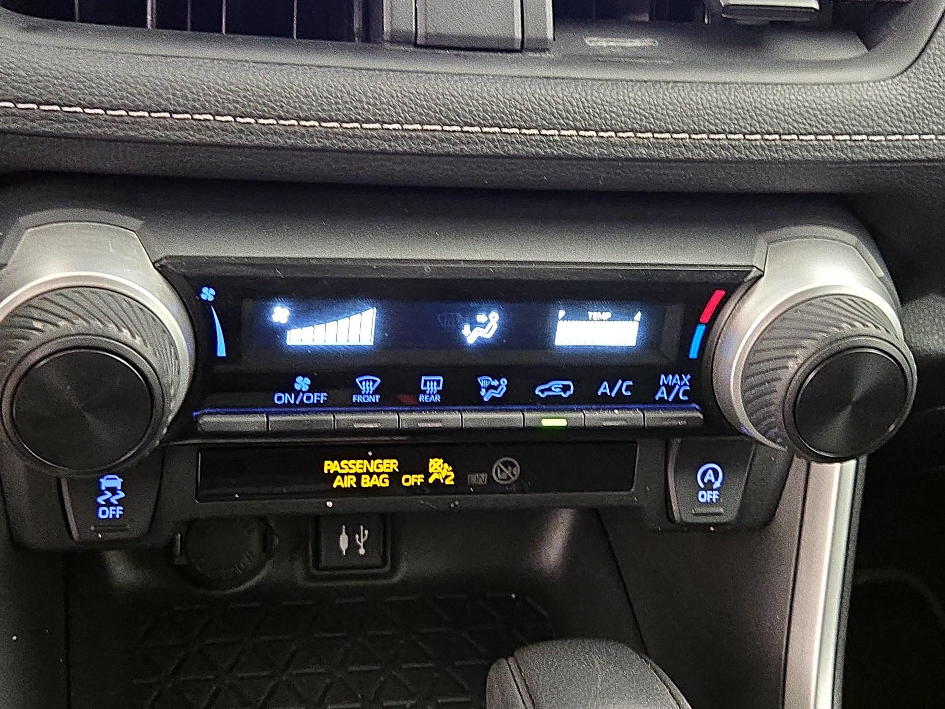 Thumbnail: 2019 Toyota RAV4 - 16