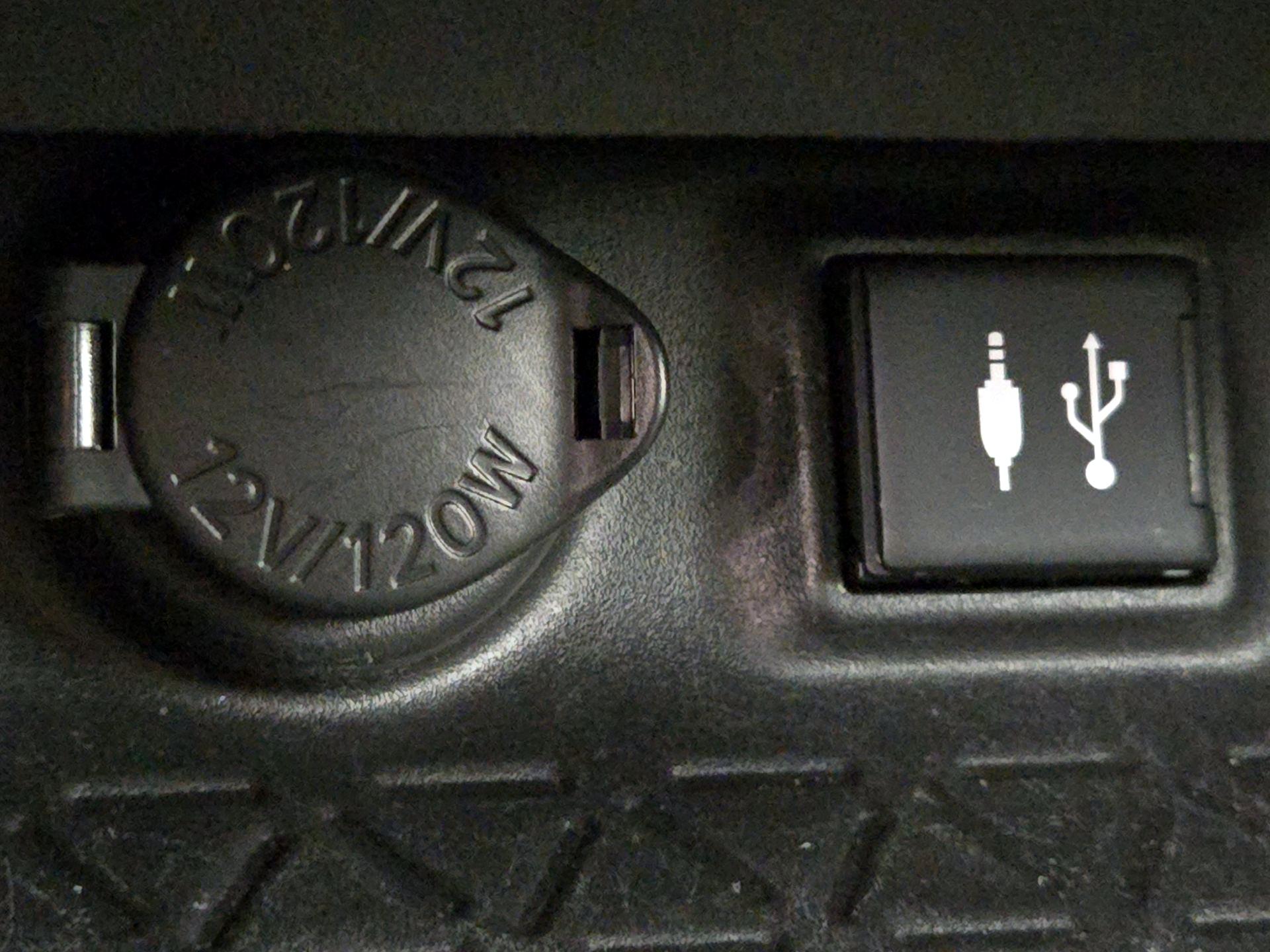 Thumbnail: 2019 Toyota RAV4 - 18