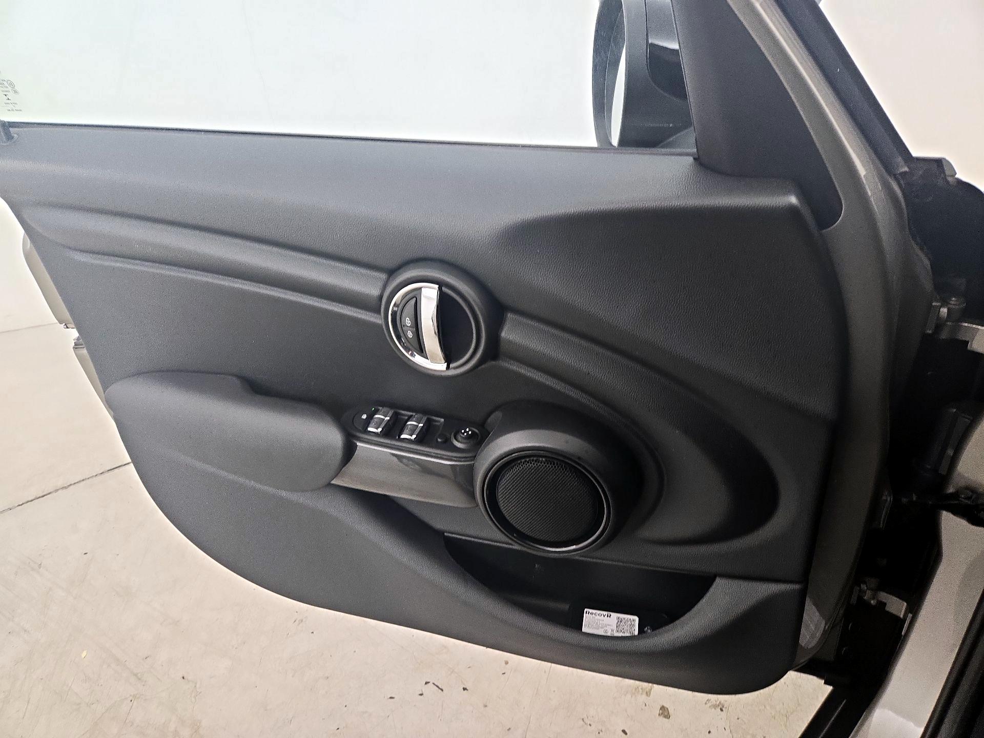 Thumbnail: 2018 MINI Cooper Hardtop - 12