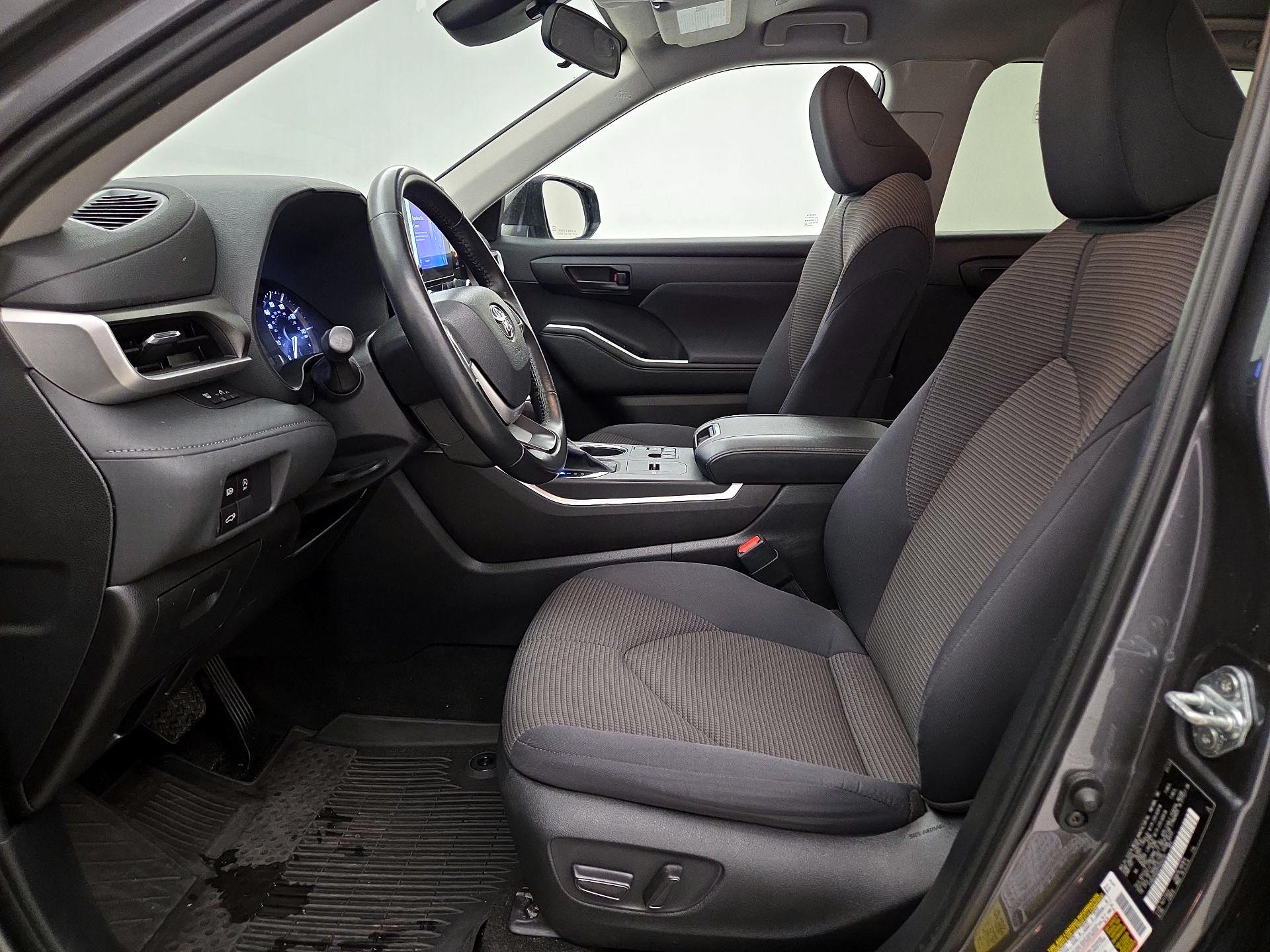 Thumbnail: 2023 Toyota Highlander - 11