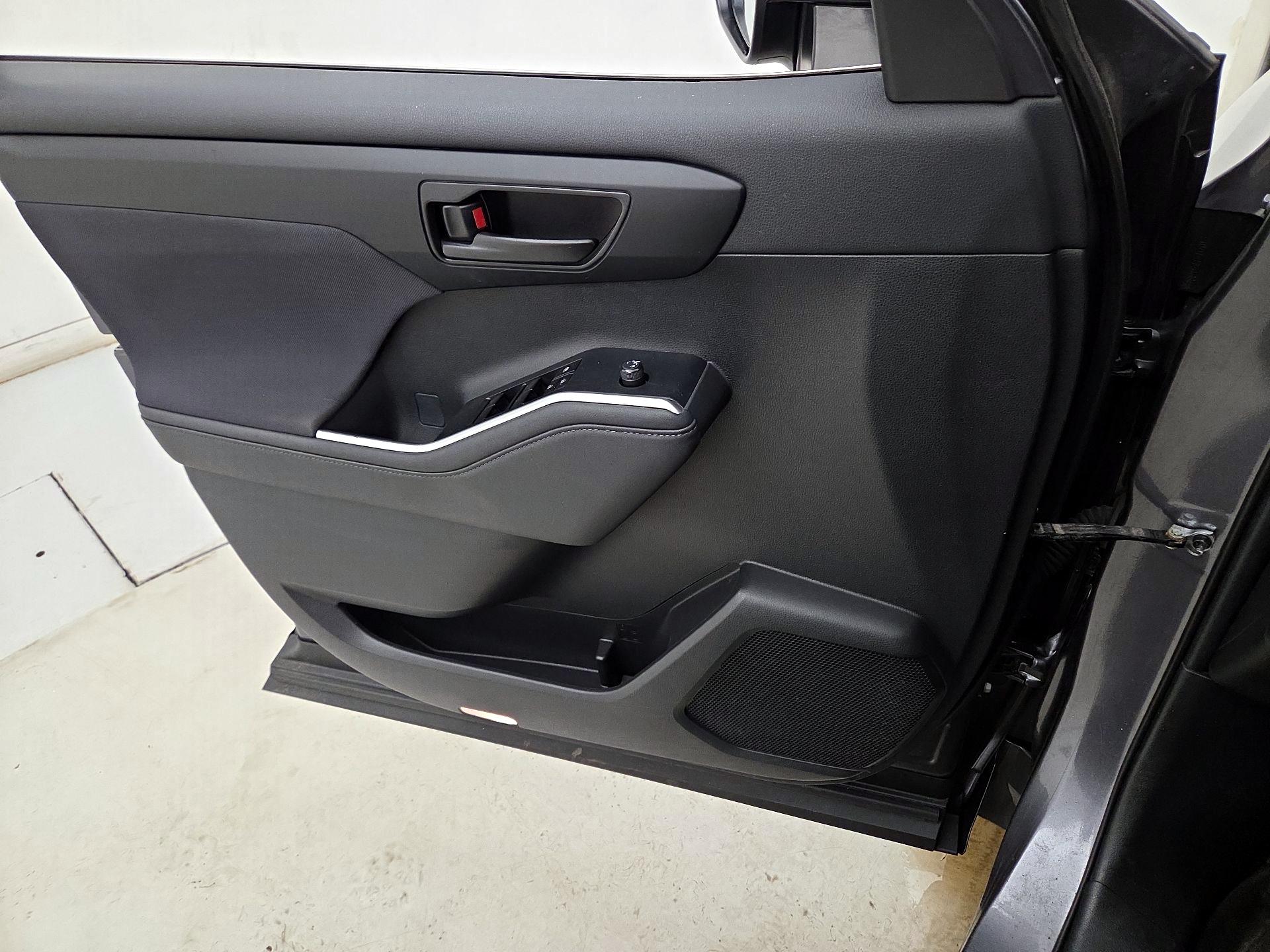 Thumbnail: 2023 Toyota Highlander - 12