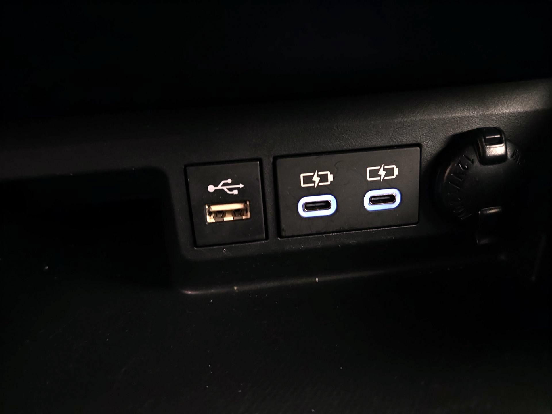 Thumbnail: 2023 Toyota Highlander - 18