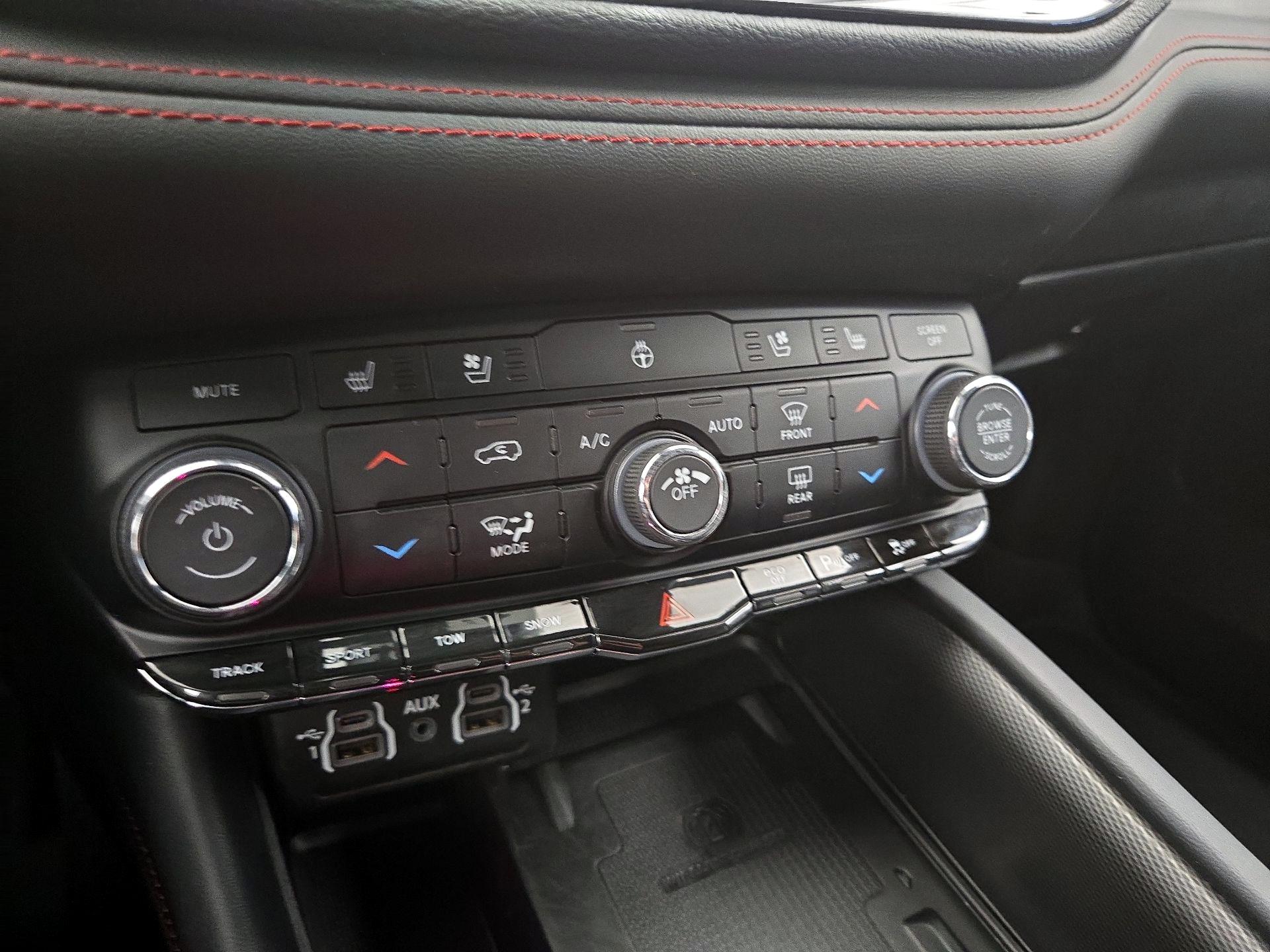 Thumbnail: 2024 Dodge Durango - 17