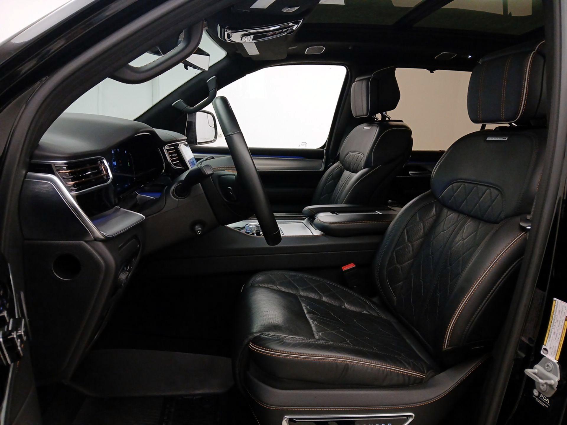 Thumbnail: 2022 Jeep Grand Wagoneer - 11