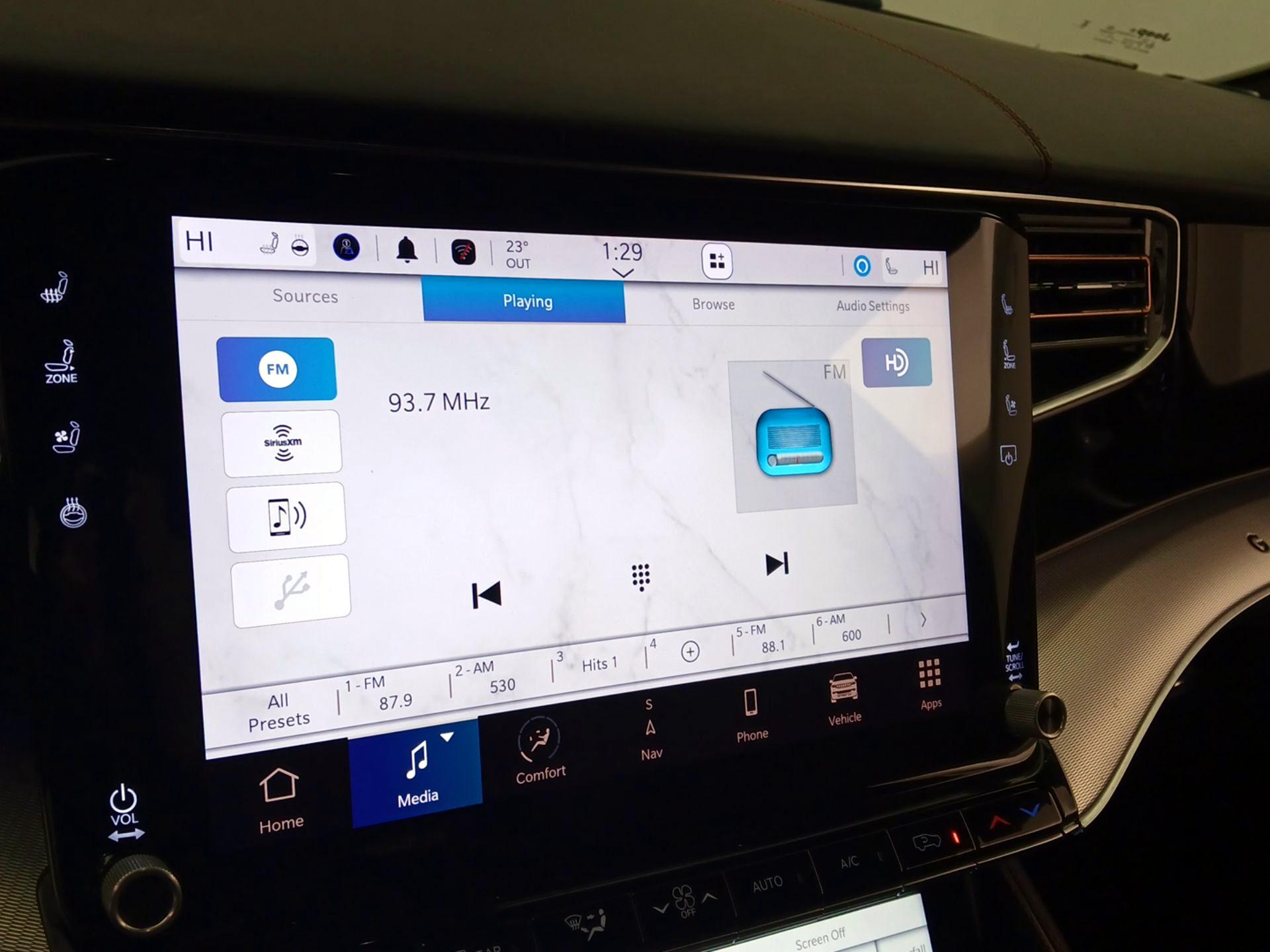 Thumbnail: 2022 Jeep Grand Wagoneer - 16