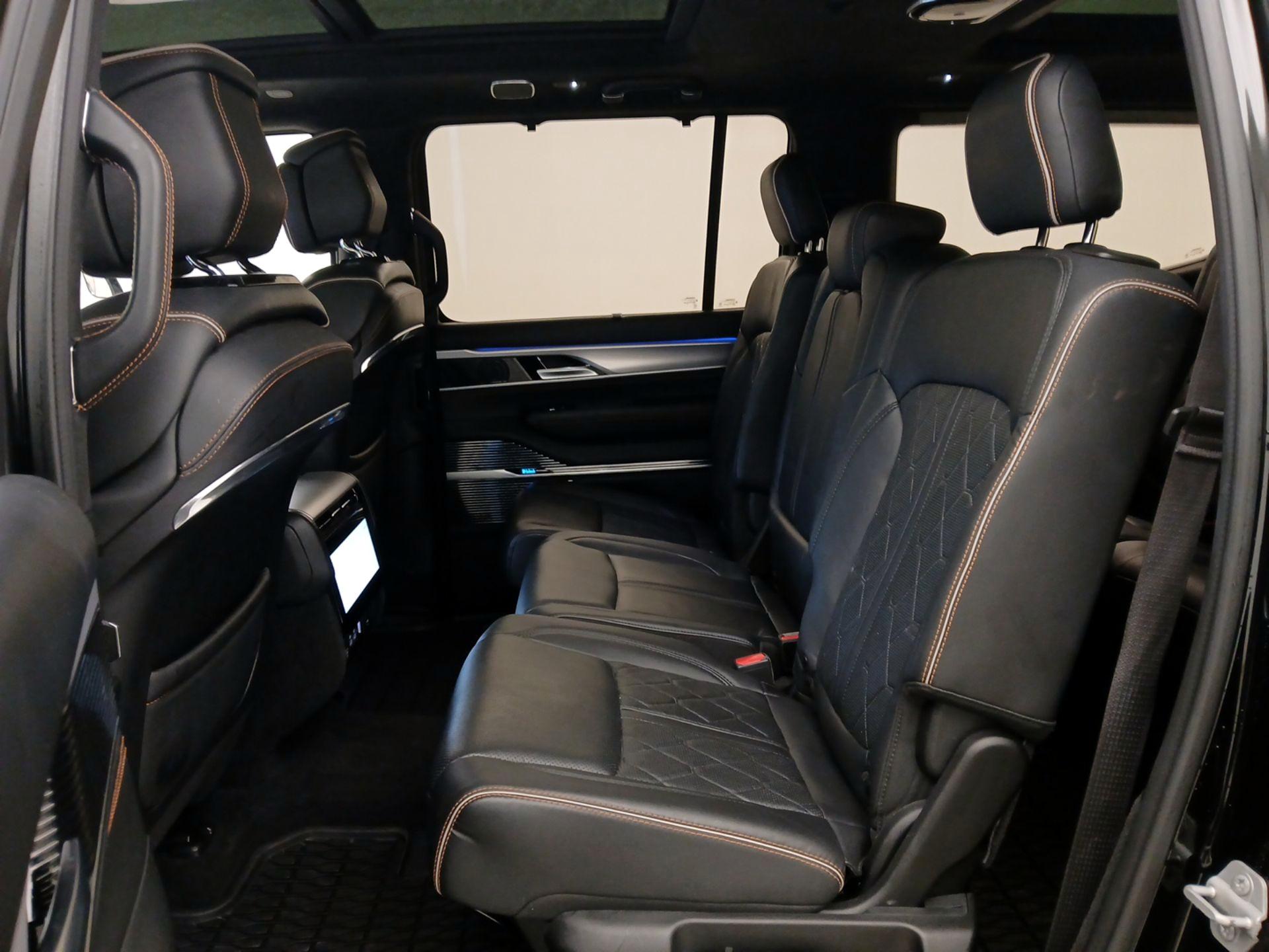 Thumbnail: 2022 Jeep Grand Wagoneer - 20