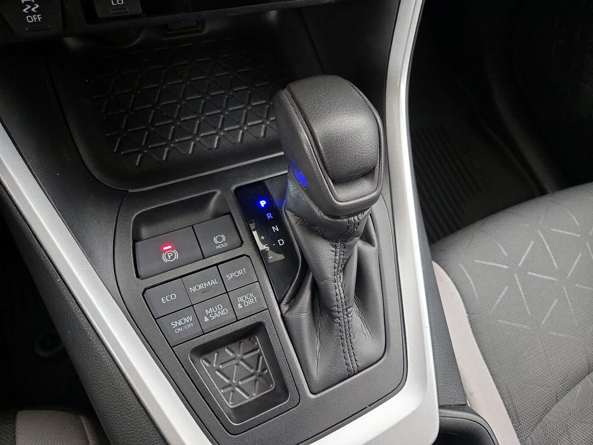 Thumbnail: 2021 Toyota RAV4 - 17