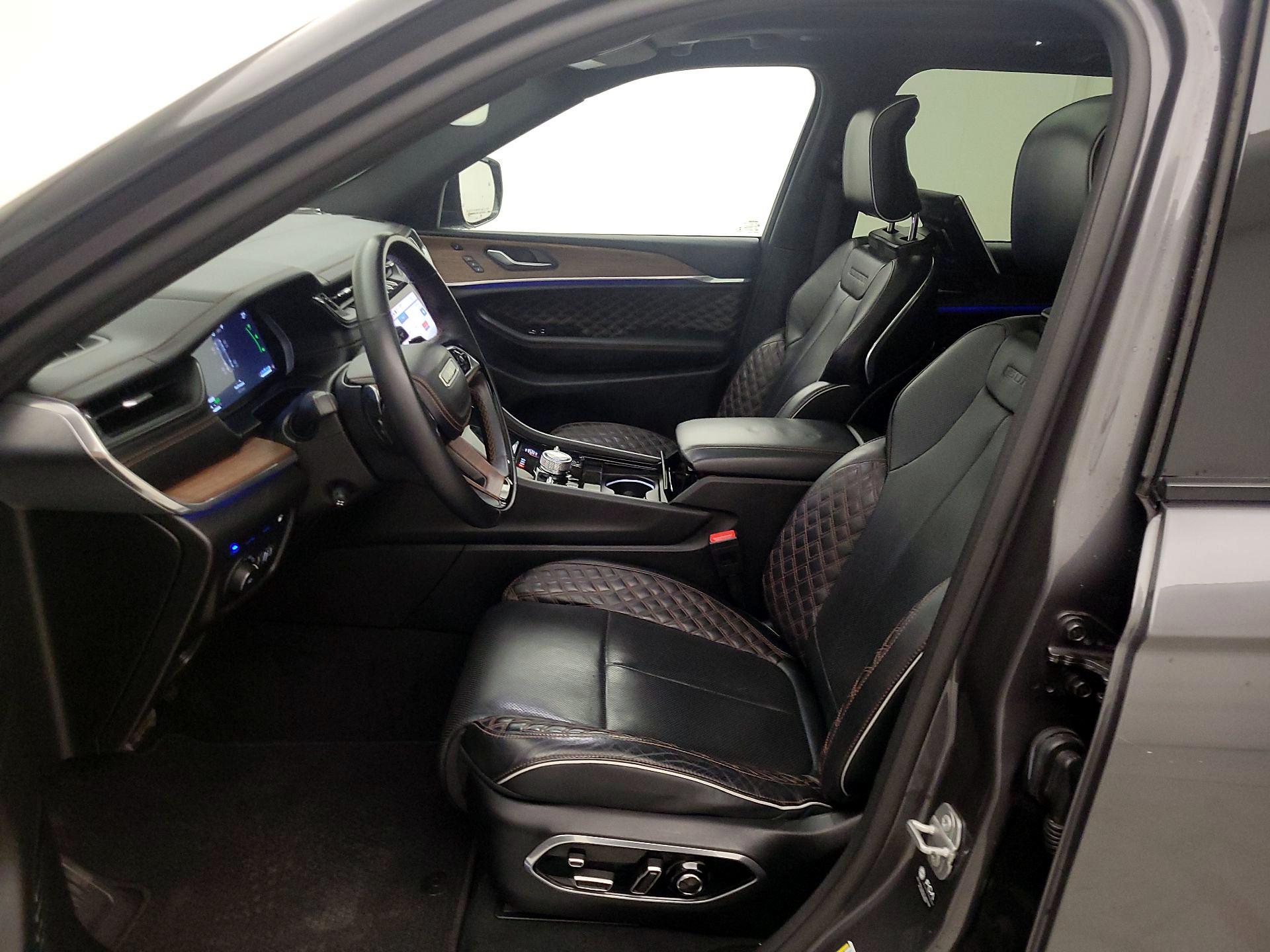 Thumbnail: 2022 Jeep Grand Cherokee - 11