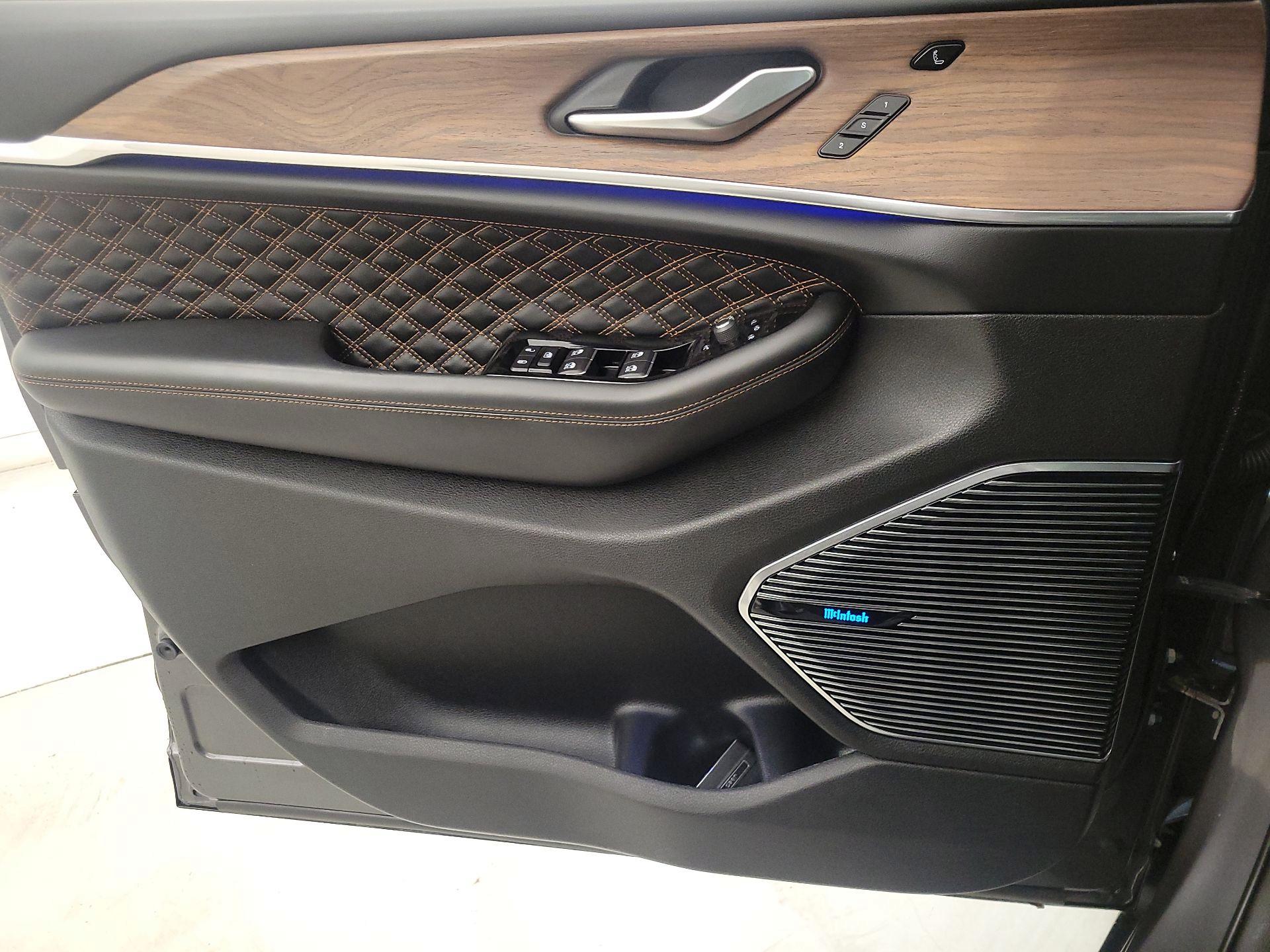 Thumbnail: 2022 Jeep Grand Cherokee - 12