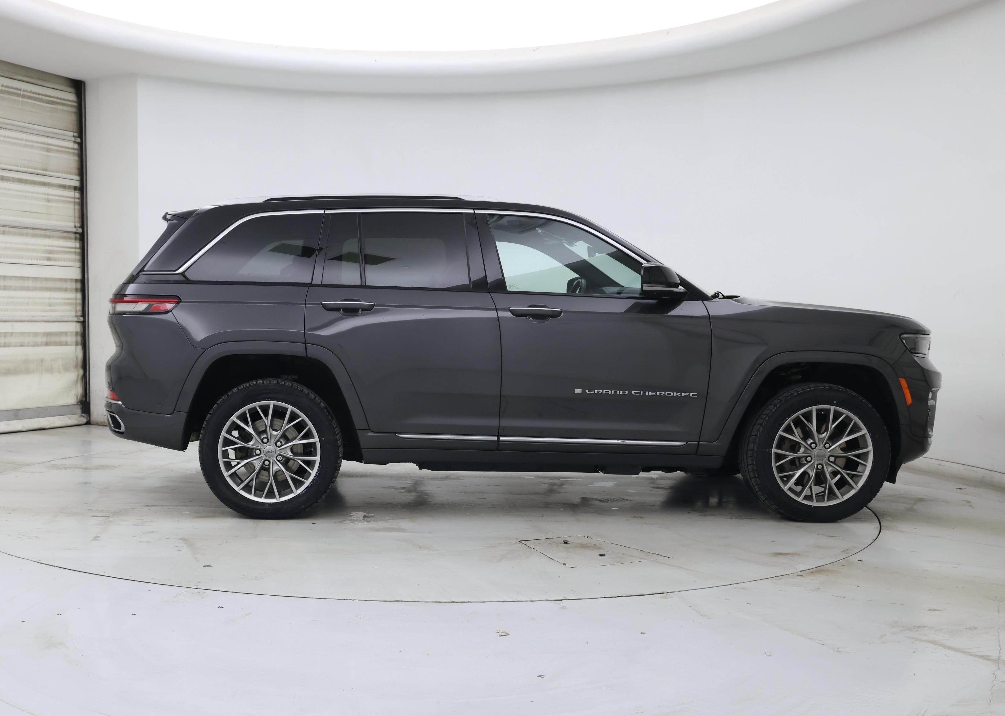 Thumbnail: 2022 Jeep Grand Cherokee - 7