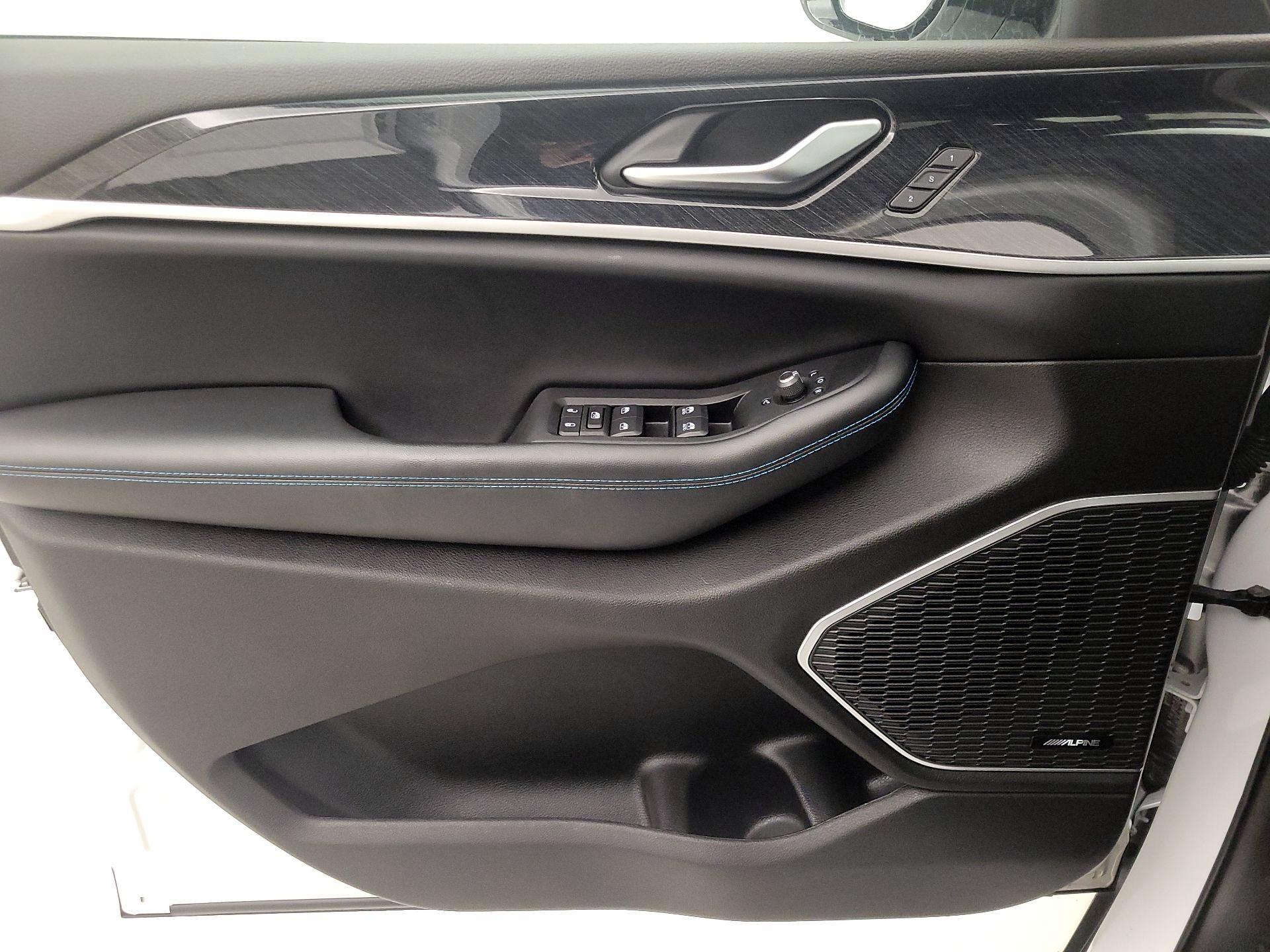 Thumbnail: 2023 Jeep Grand Cherokee - 12