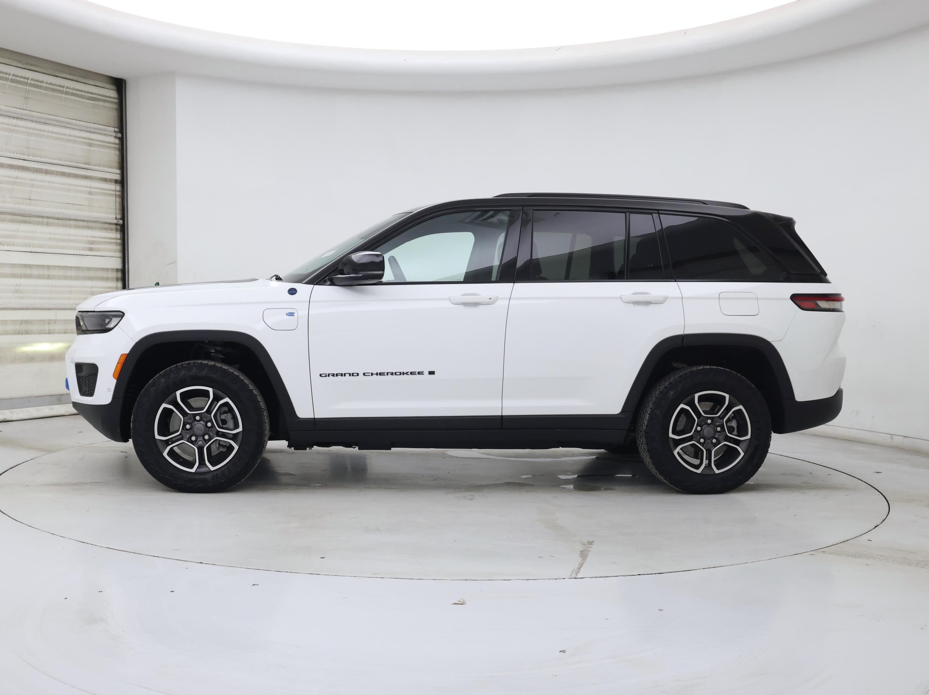 Thumbnail: 2023 Jeep Grand Cherokee - 3