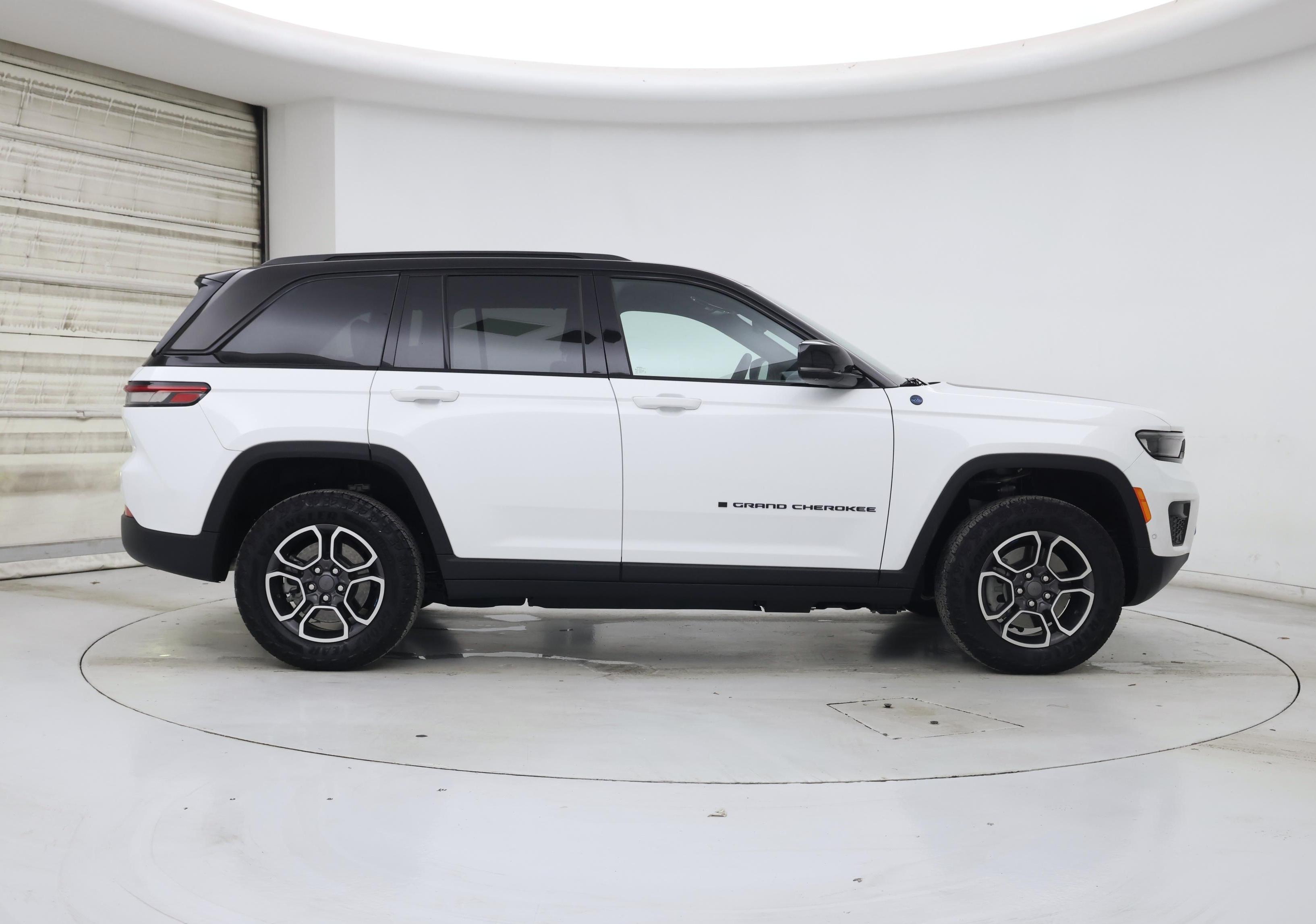 Thumbnail: 2023 Jeep Grand Cherokee - 7