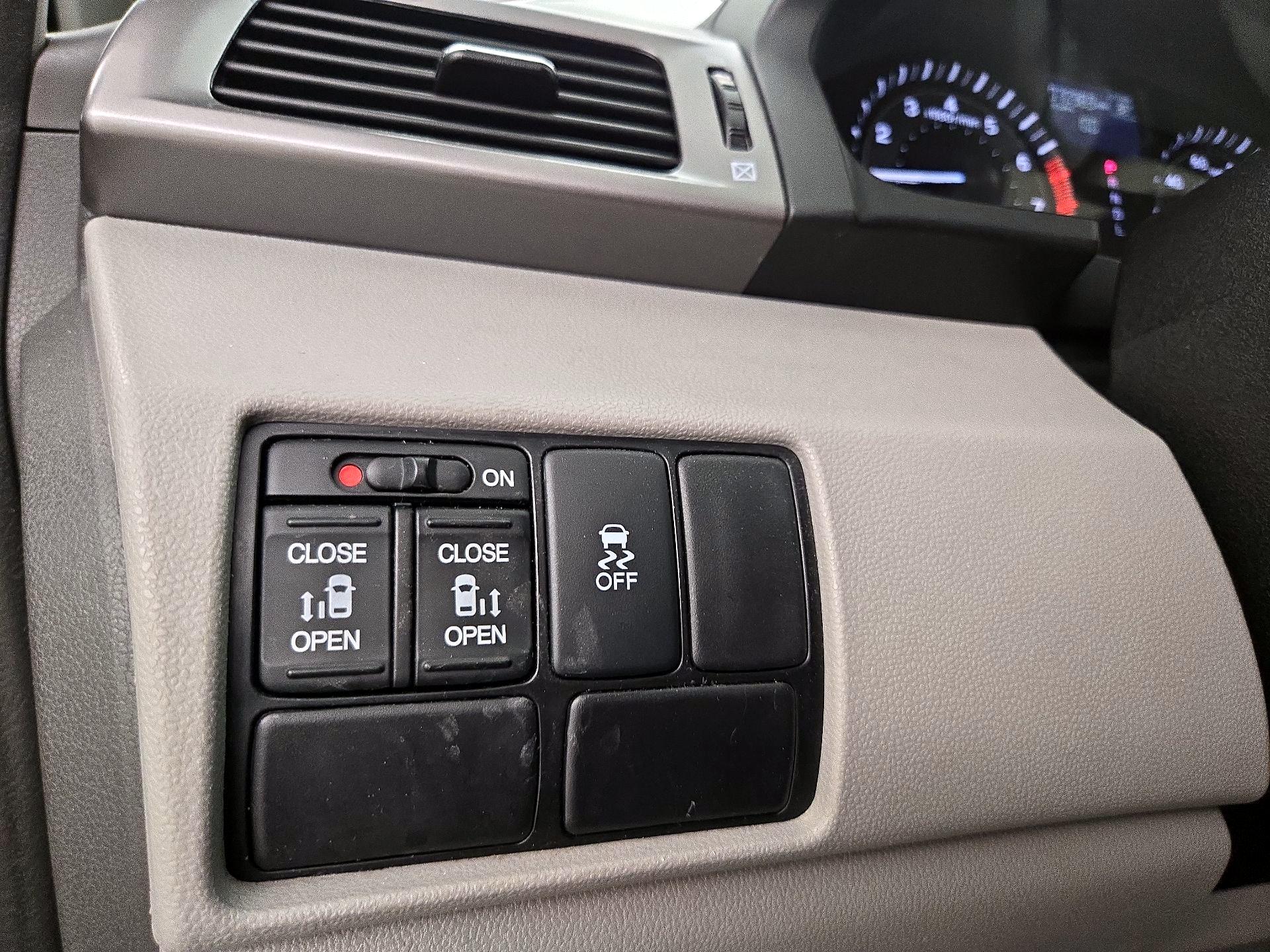 Thumbnail: 2017 Honda Odyssey - 13