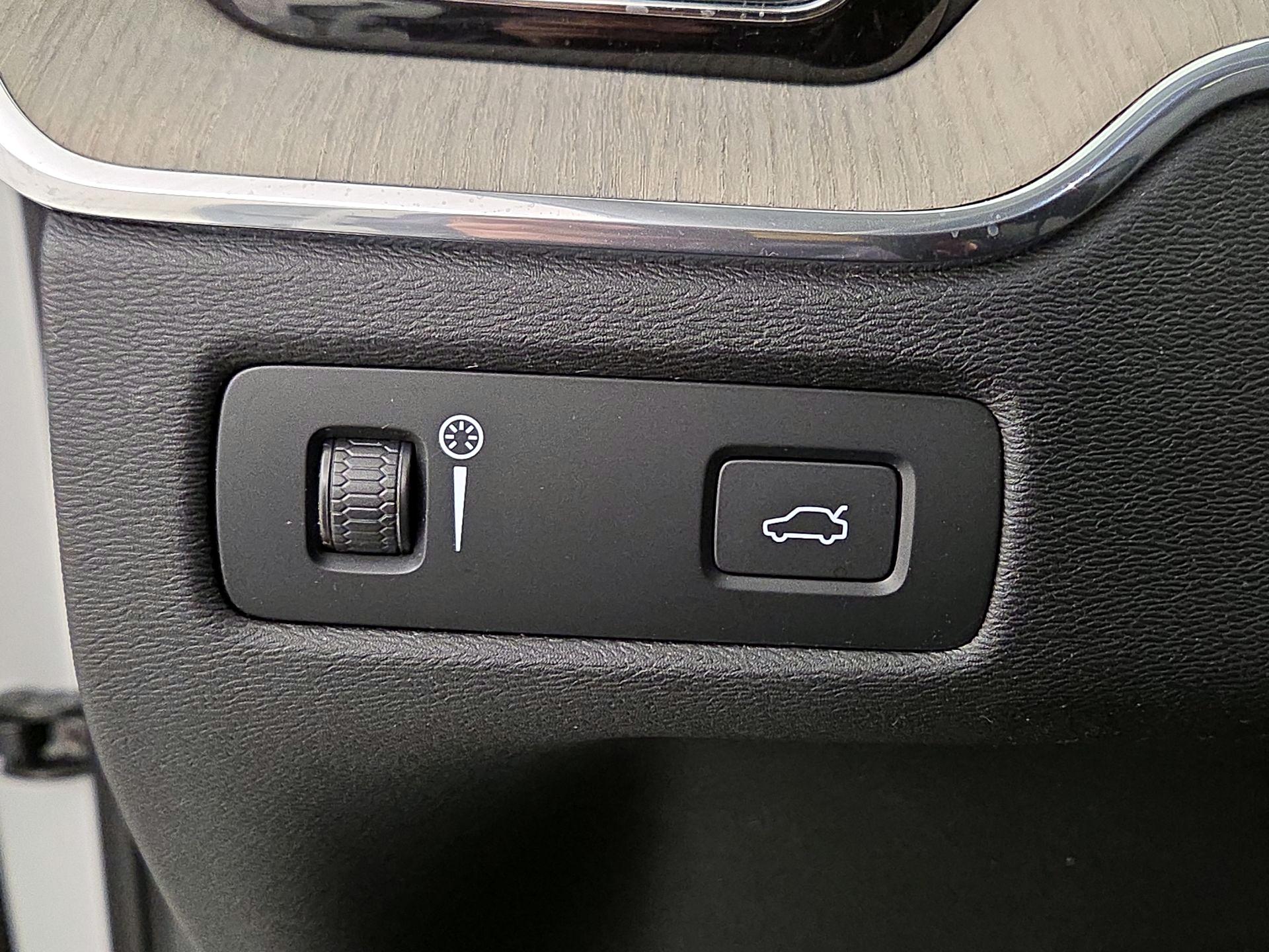 Thumbnail: 2021 Volvo XC60 - 13