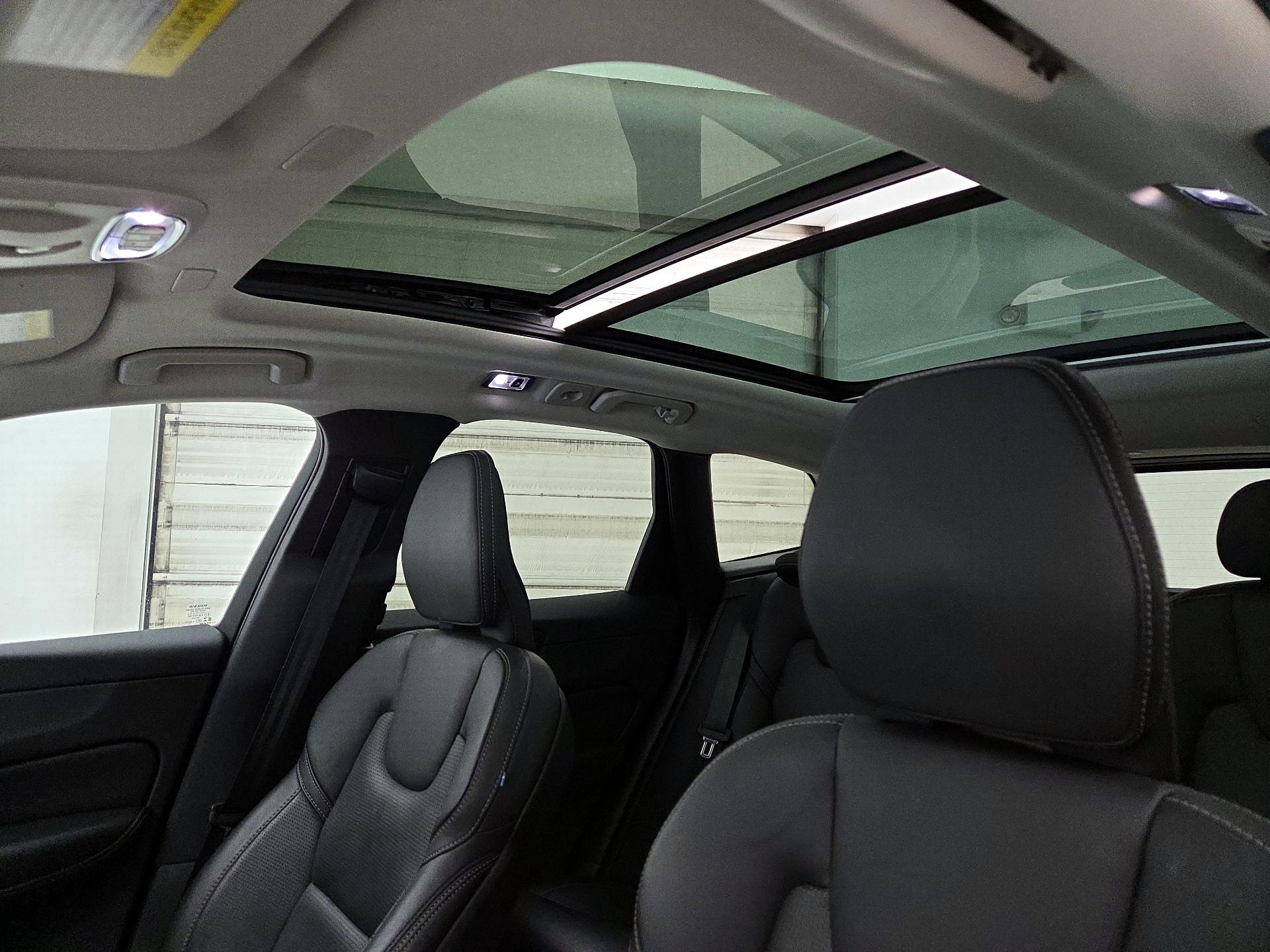 Thumbnail: 2021 Volvo XC60 - 19