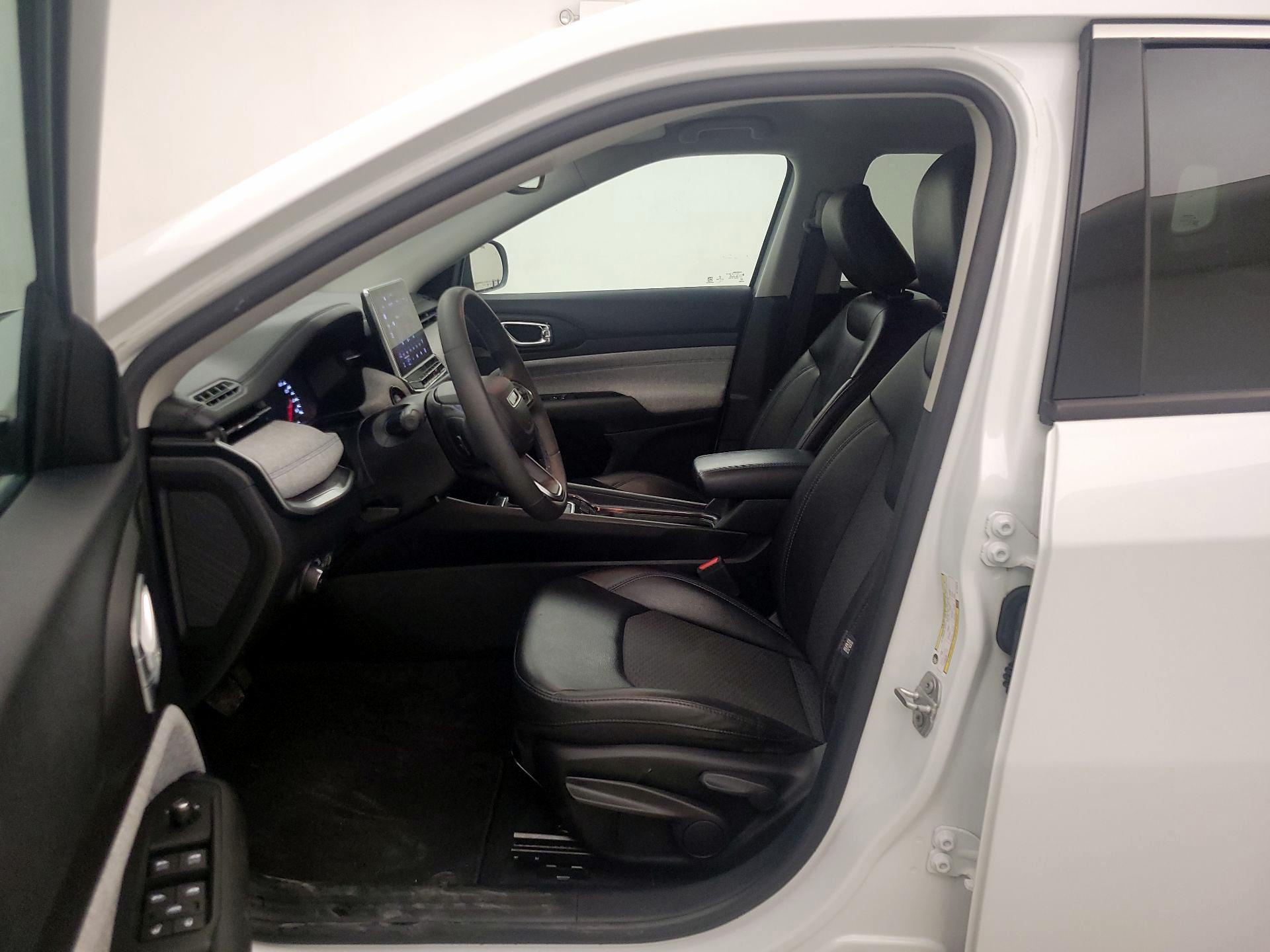 Thumbnail: 2022 Jeep Compass - 11