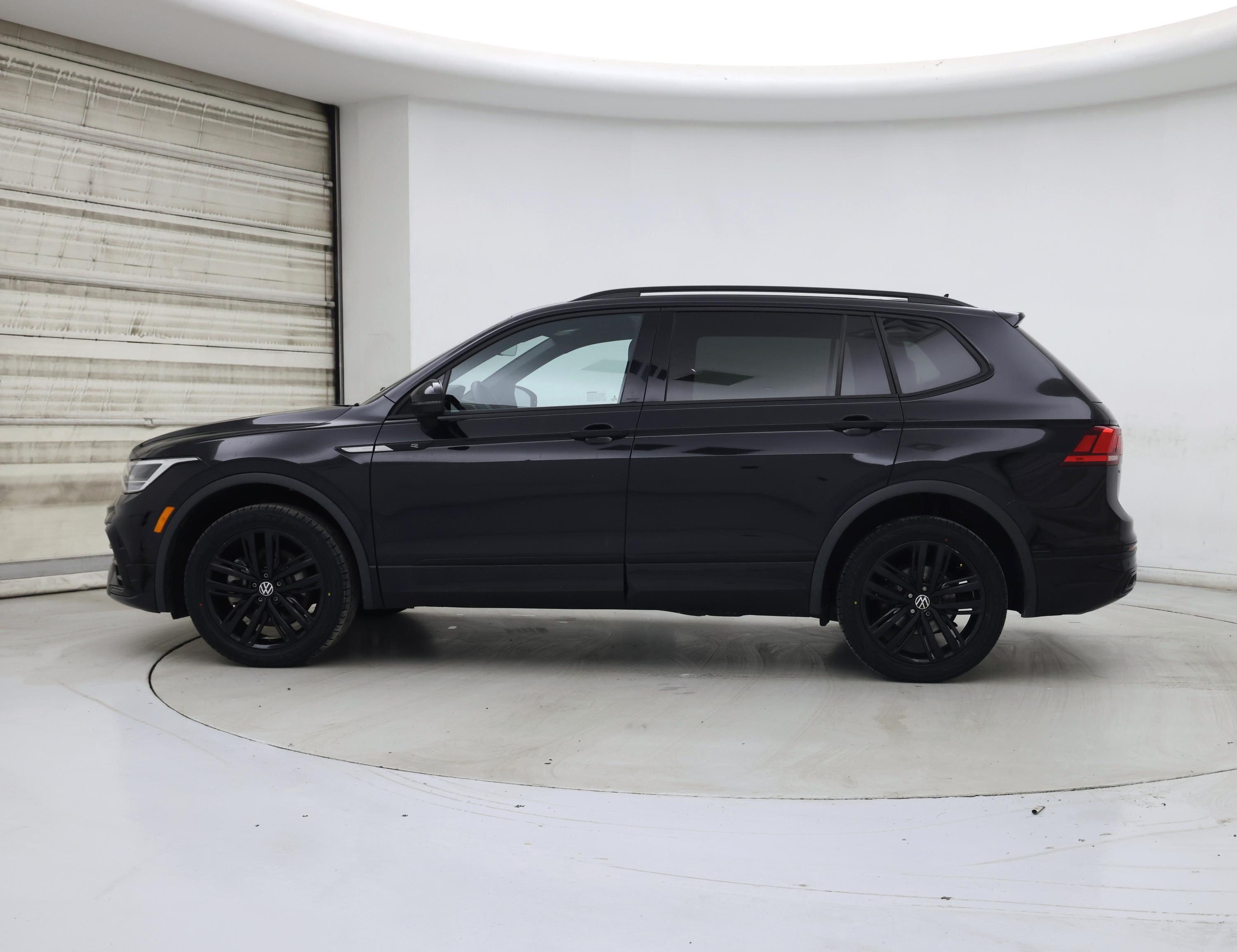 Thumbnail: 2022 Volkswagen Tiguan - 3