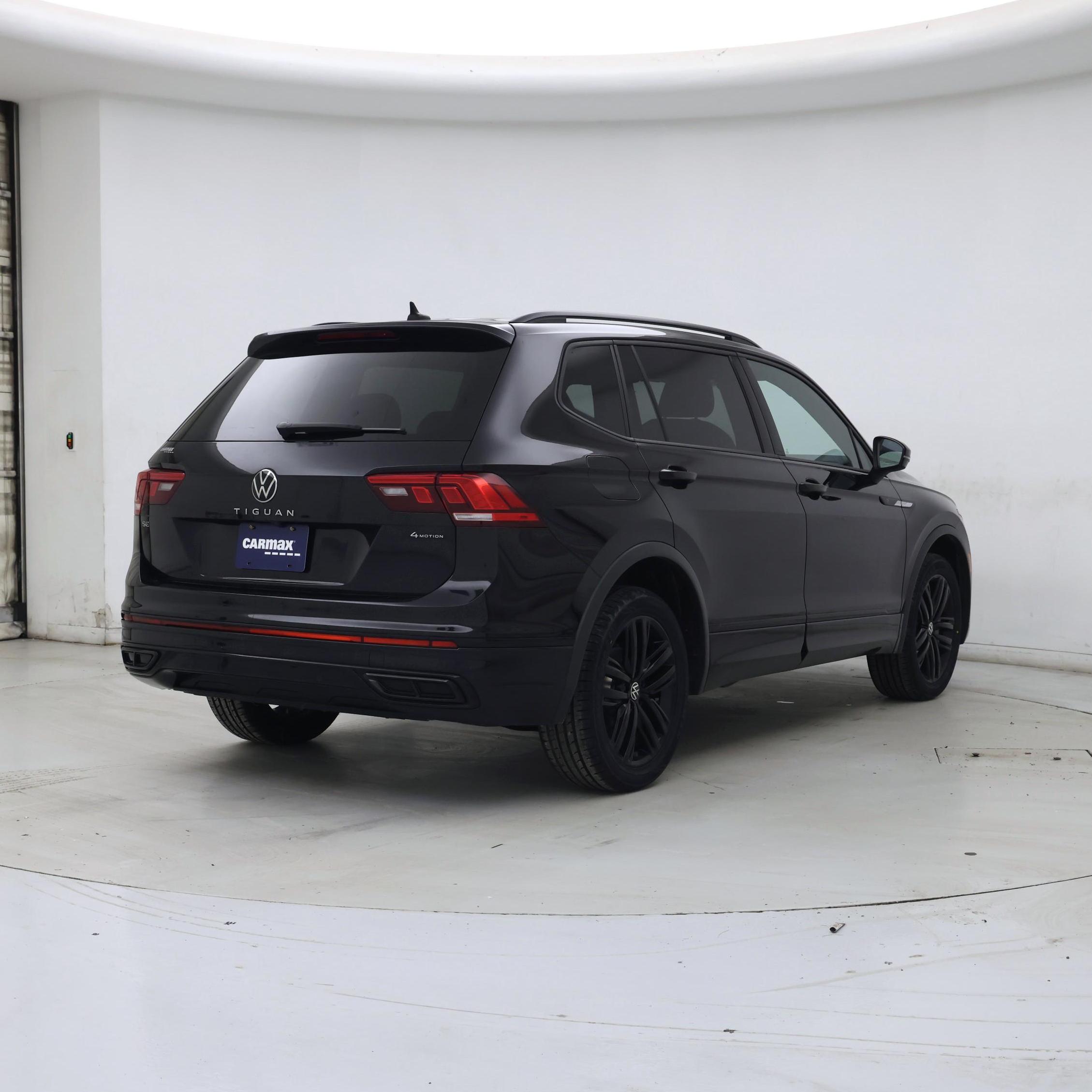 Thumbnail: 2022 Volkswagen Tiguan - 8