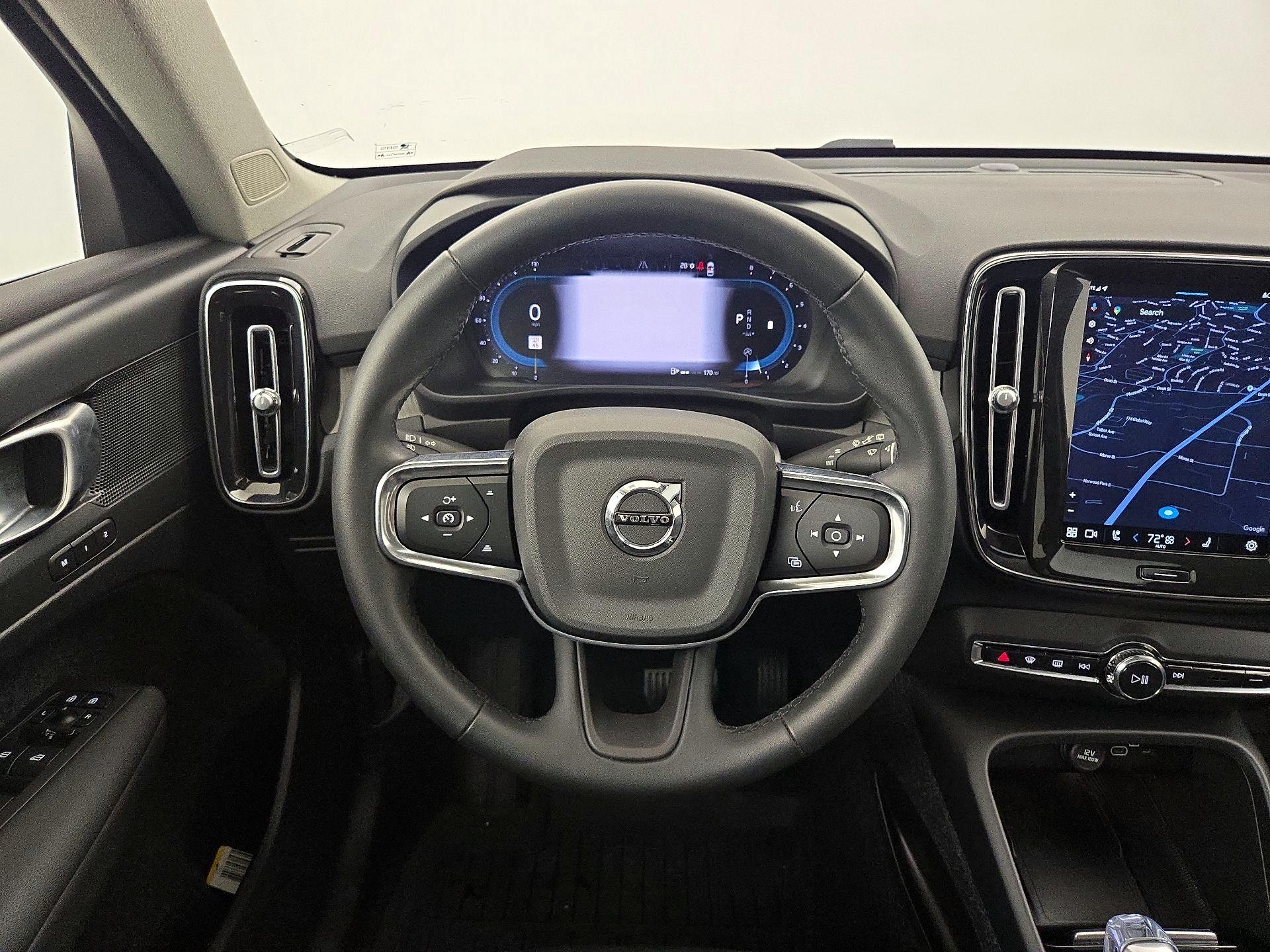 Thumbnail: 2023 Volvo XC40 - 10