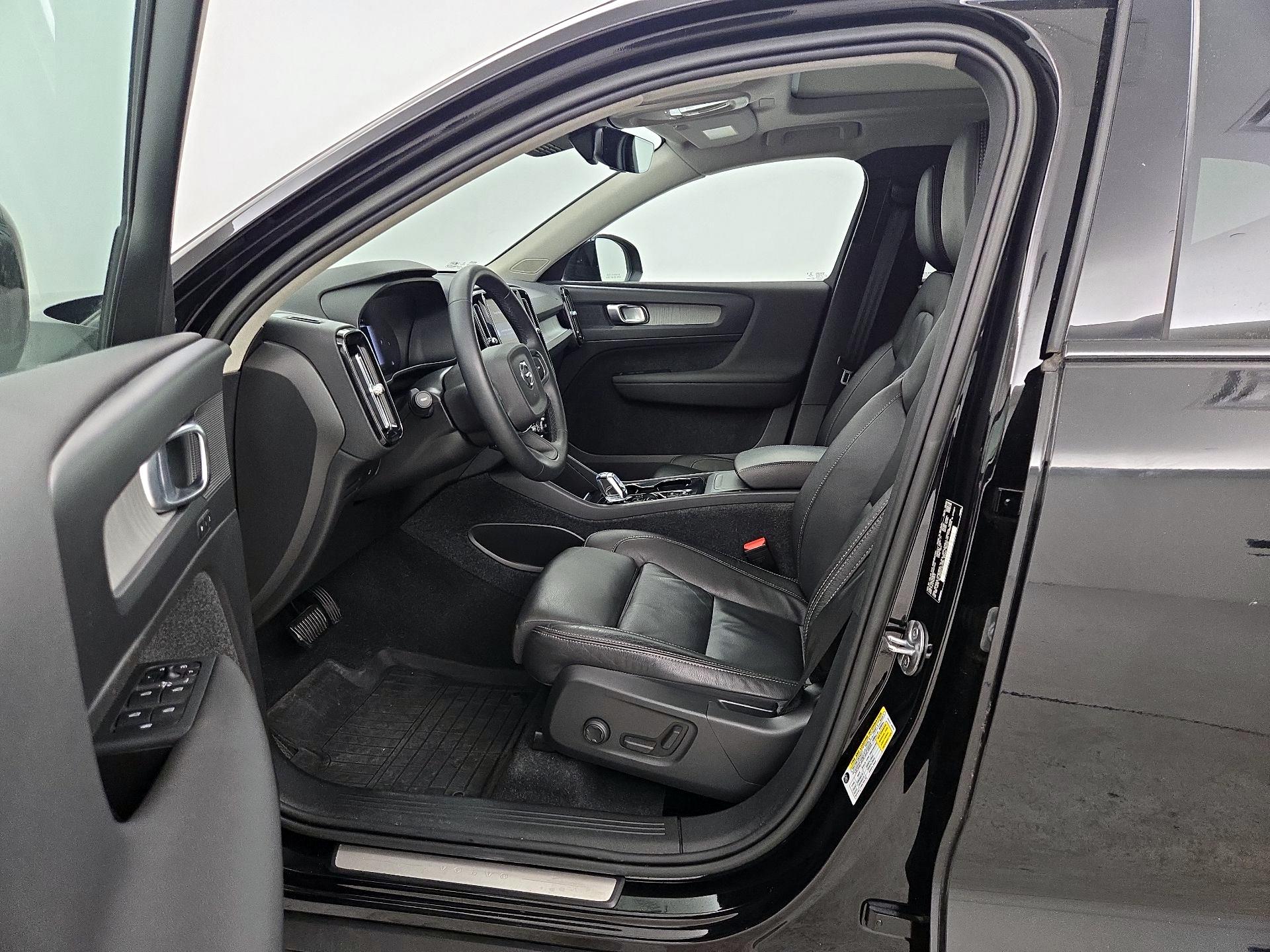 Thumbnail: 2023 Volvo XC40 - 11