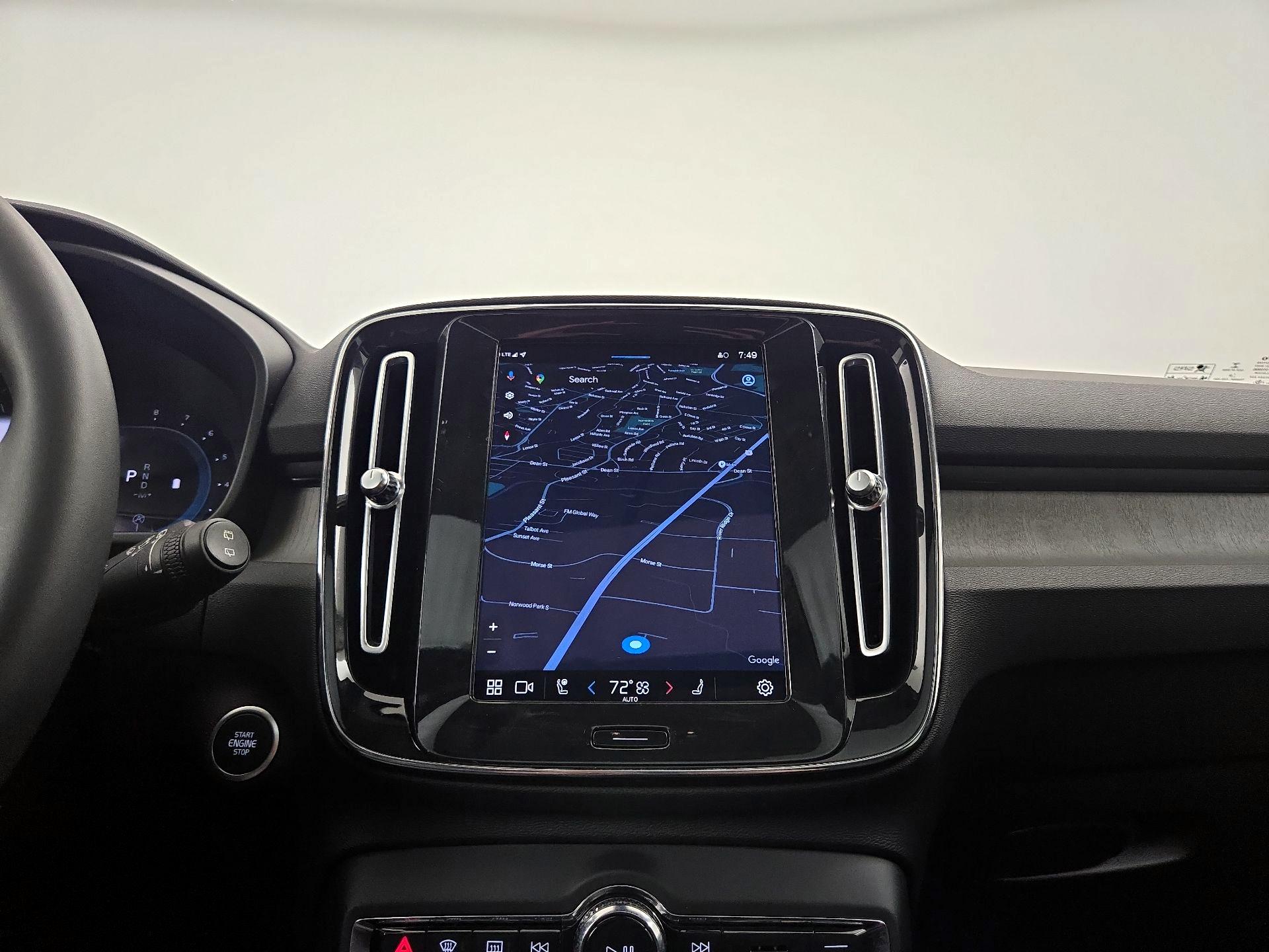 Thumbnail: 2023 Volvo XC40 - 14