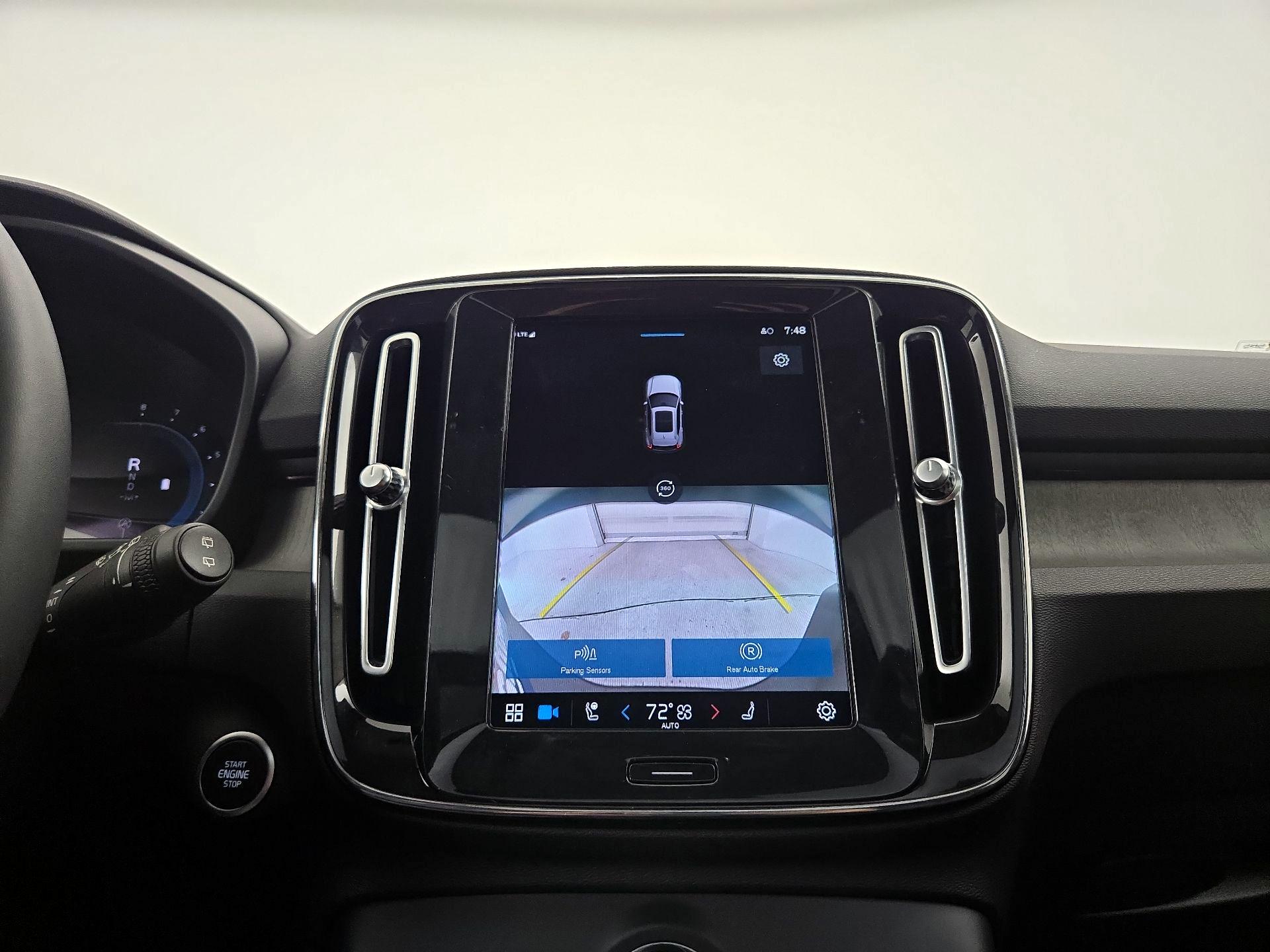 Thumbnail: 2023 Volvo XC40 - 15