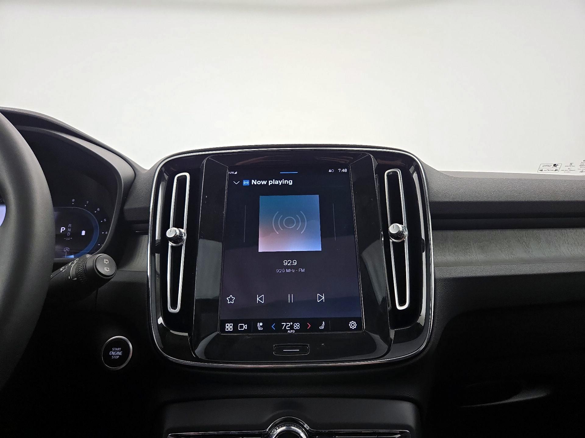 Thumbnail: 2023 Volvo XC40 - 16