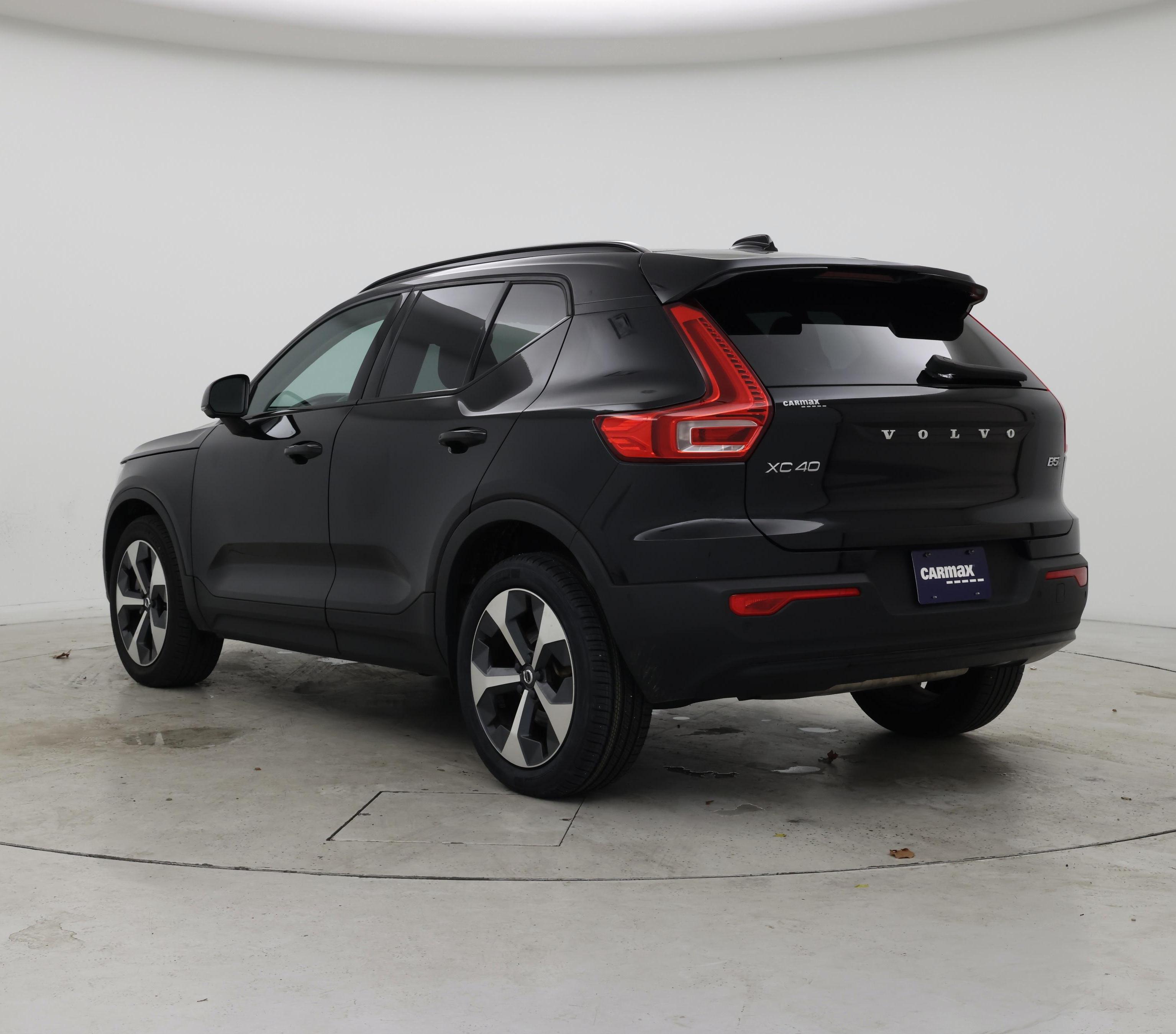 Thumbnail: 2023 Volvo XC40 - 2