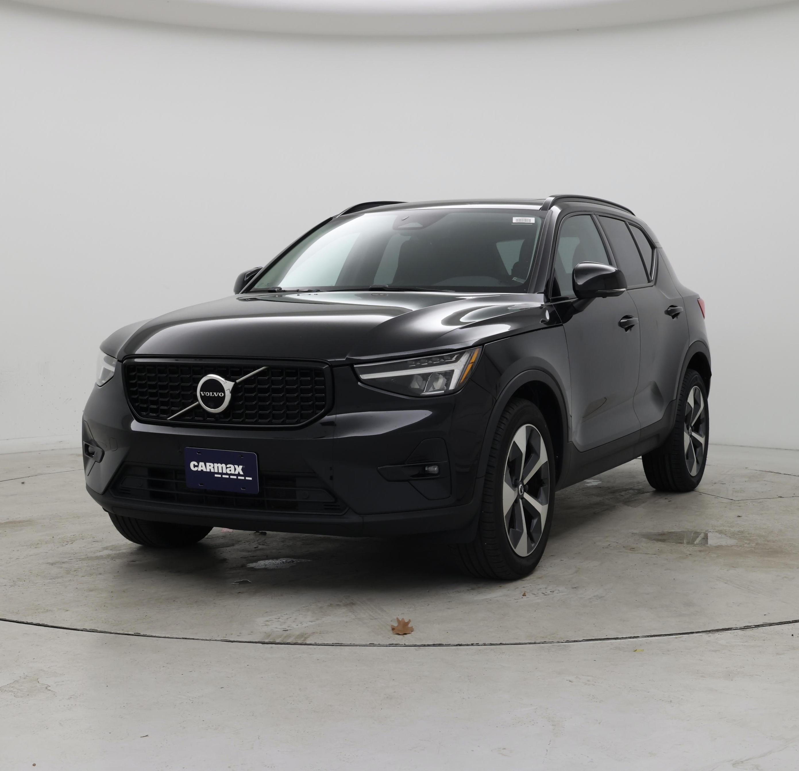 Thumbnail: 2023 Volvo XC40 - 4