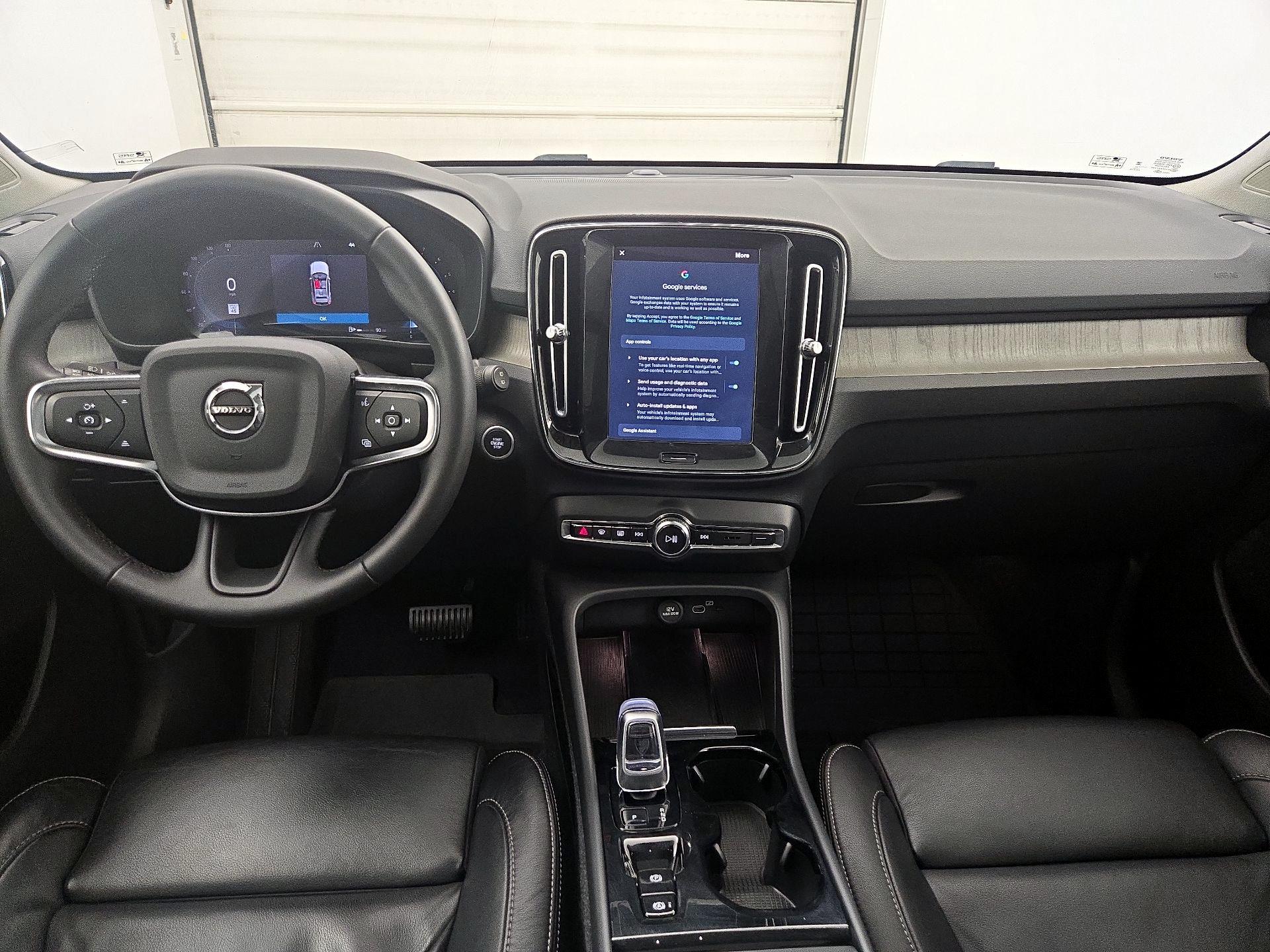 Thumbnail: 2023 Volvo XC40 - 9